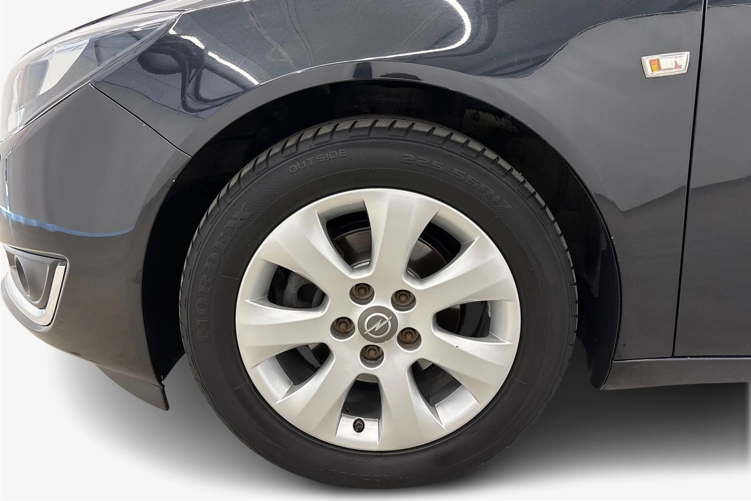musta Opel Insignia 2016 kuva 12.
