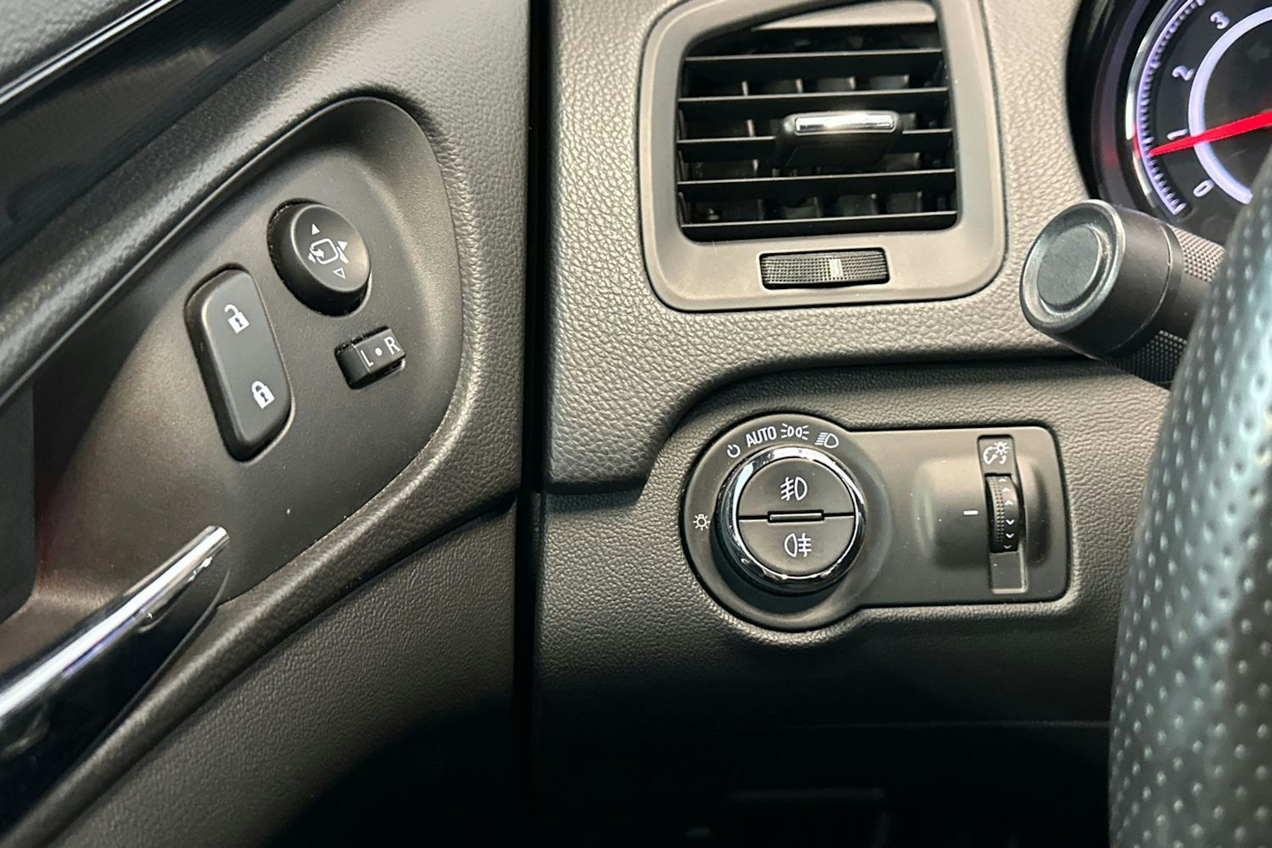 Vihreä Opel Insignia 2016 kuva 21.