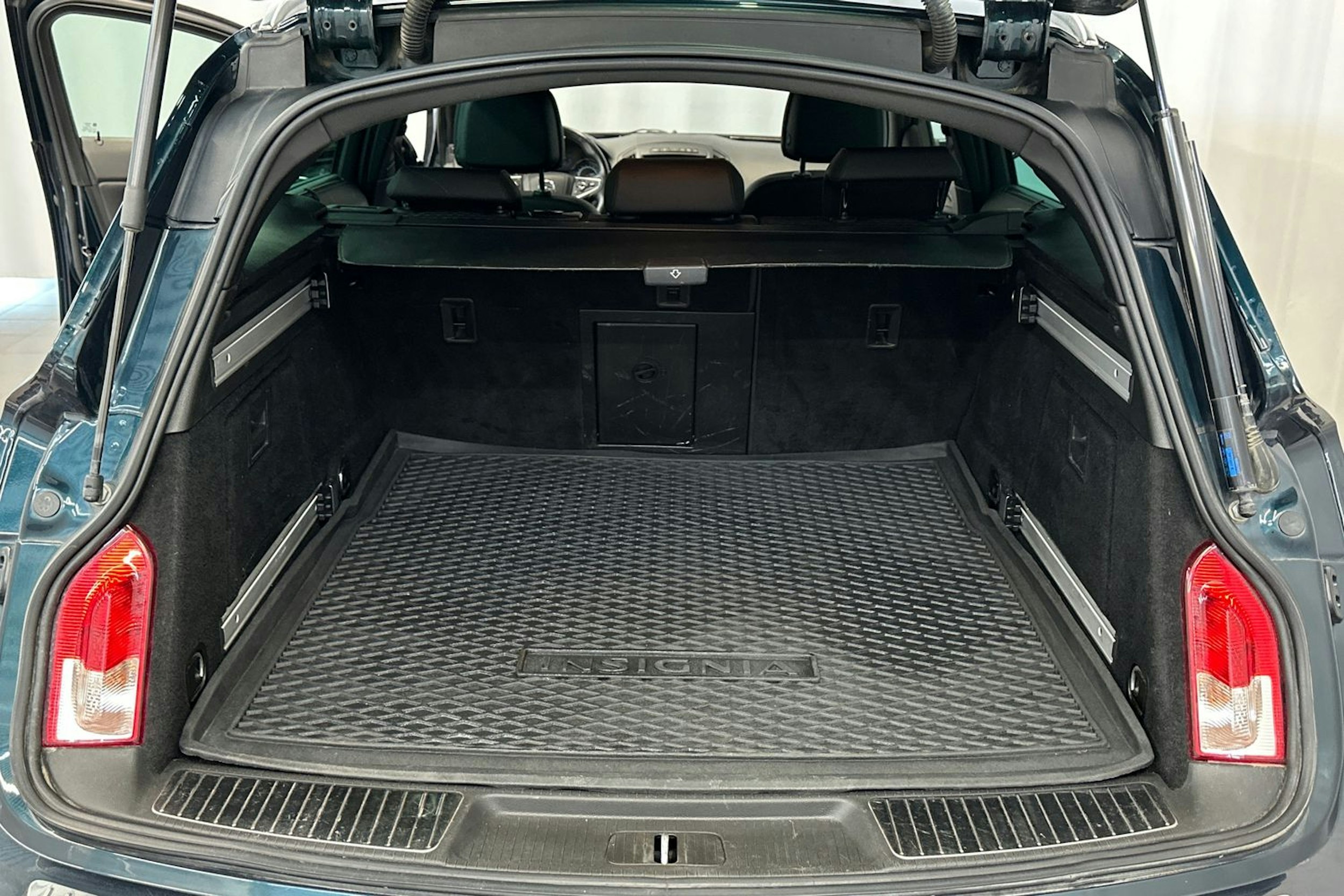 Vihreä Opel Insignia 2016 kuva 35.