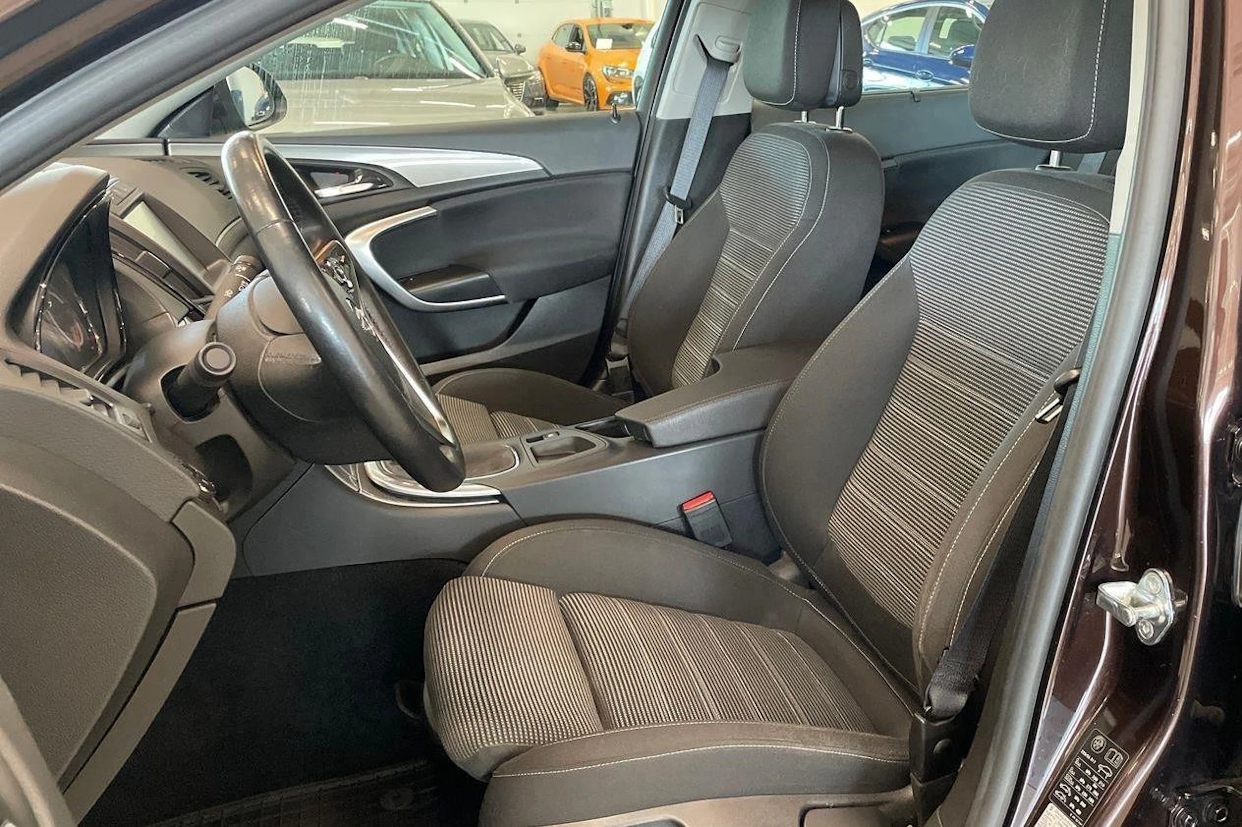 ruskea (beige) Opel Insignia 2016 kuva 11.