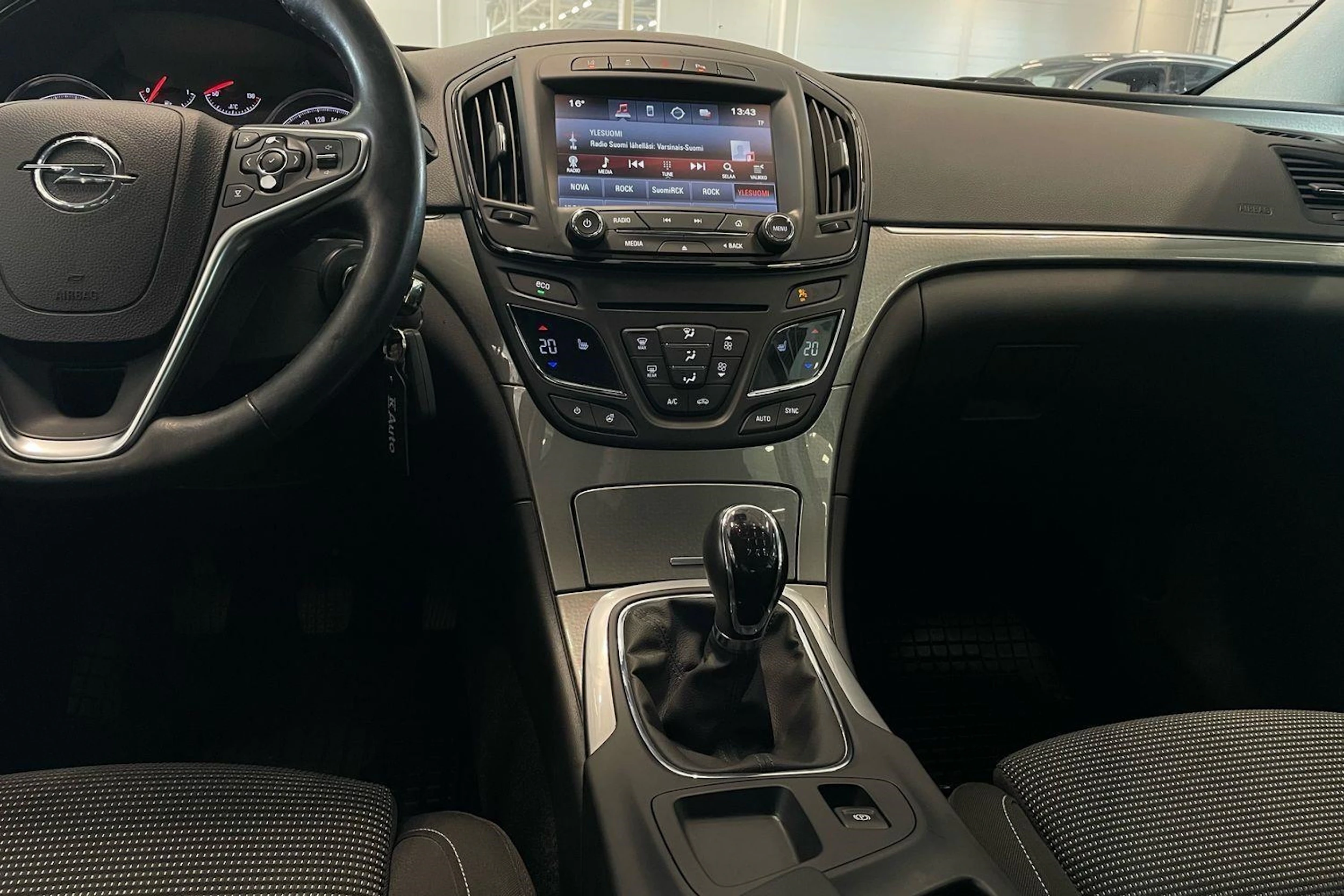 ruskea (beige) Opel Insignia 2016 kuva 19.