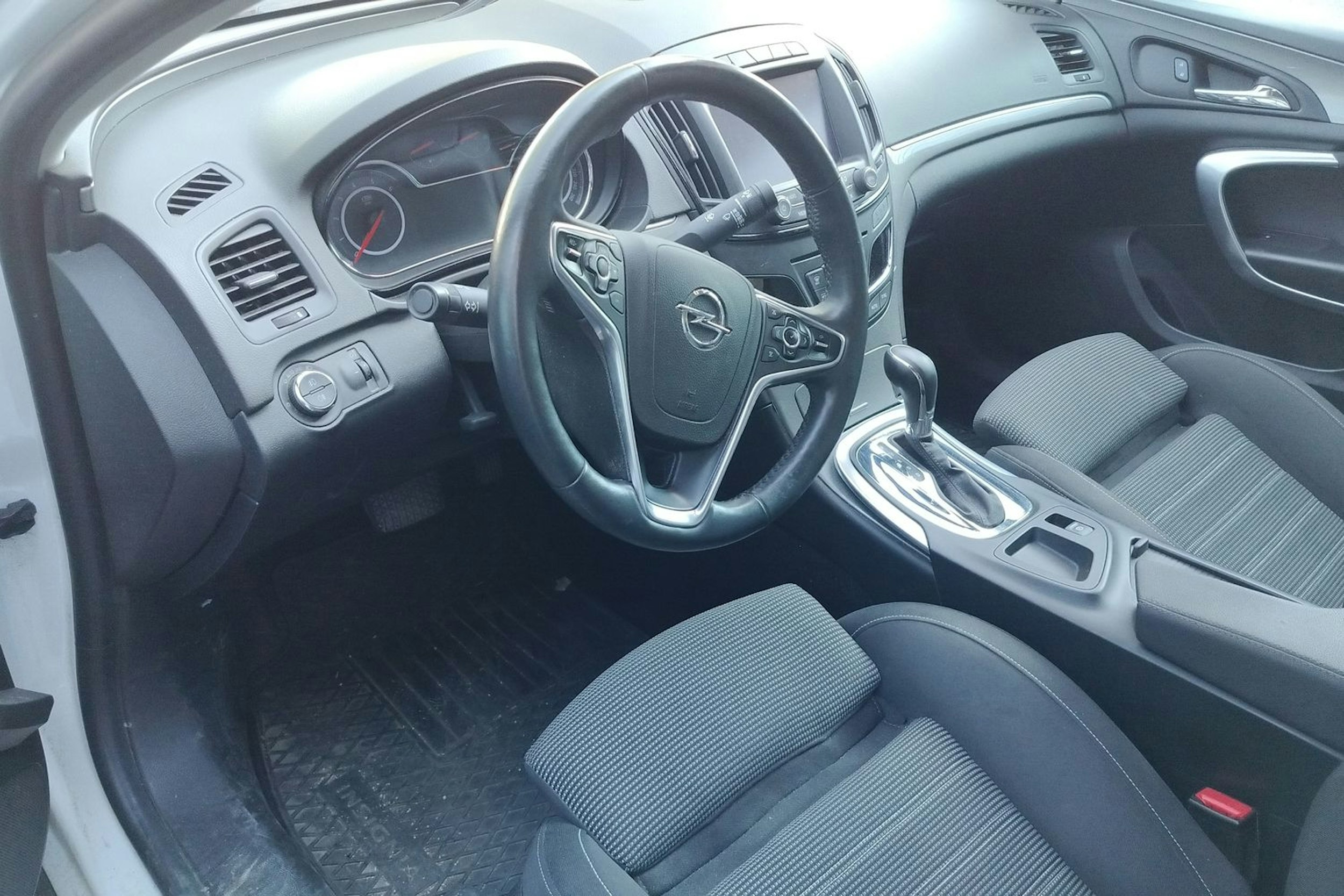 valkoinen Opel Insignia 2016 kuva 3.