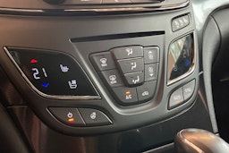 ruskea (beige) Opel Insignia 2017 kuva 25.