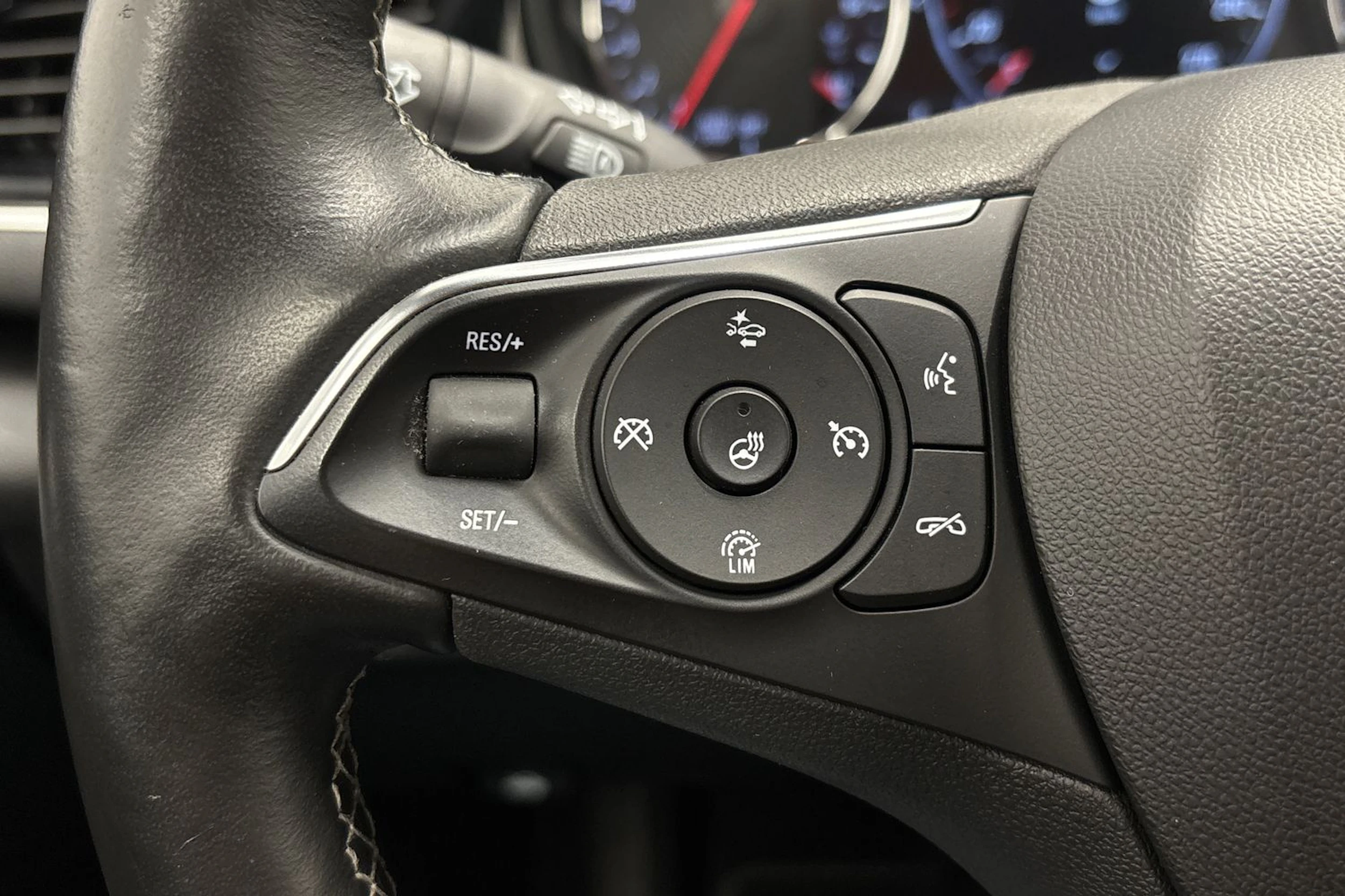 sininen Opel Insignia 2018 kuva 13.
