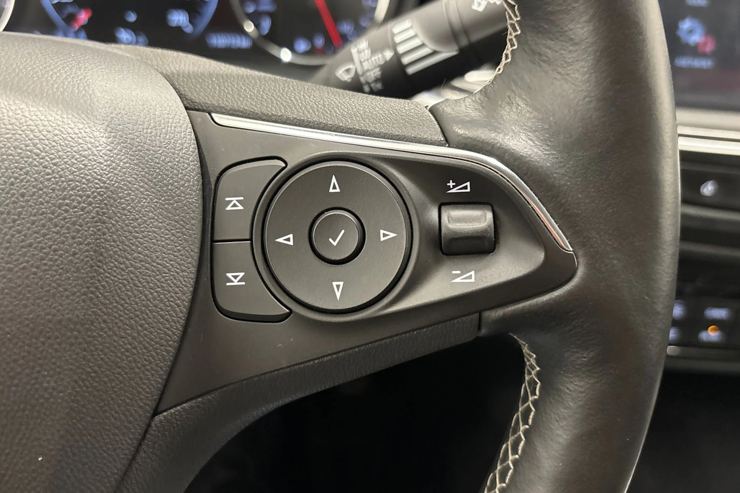 sininen Opel Insignia 2018 kuva 14.
