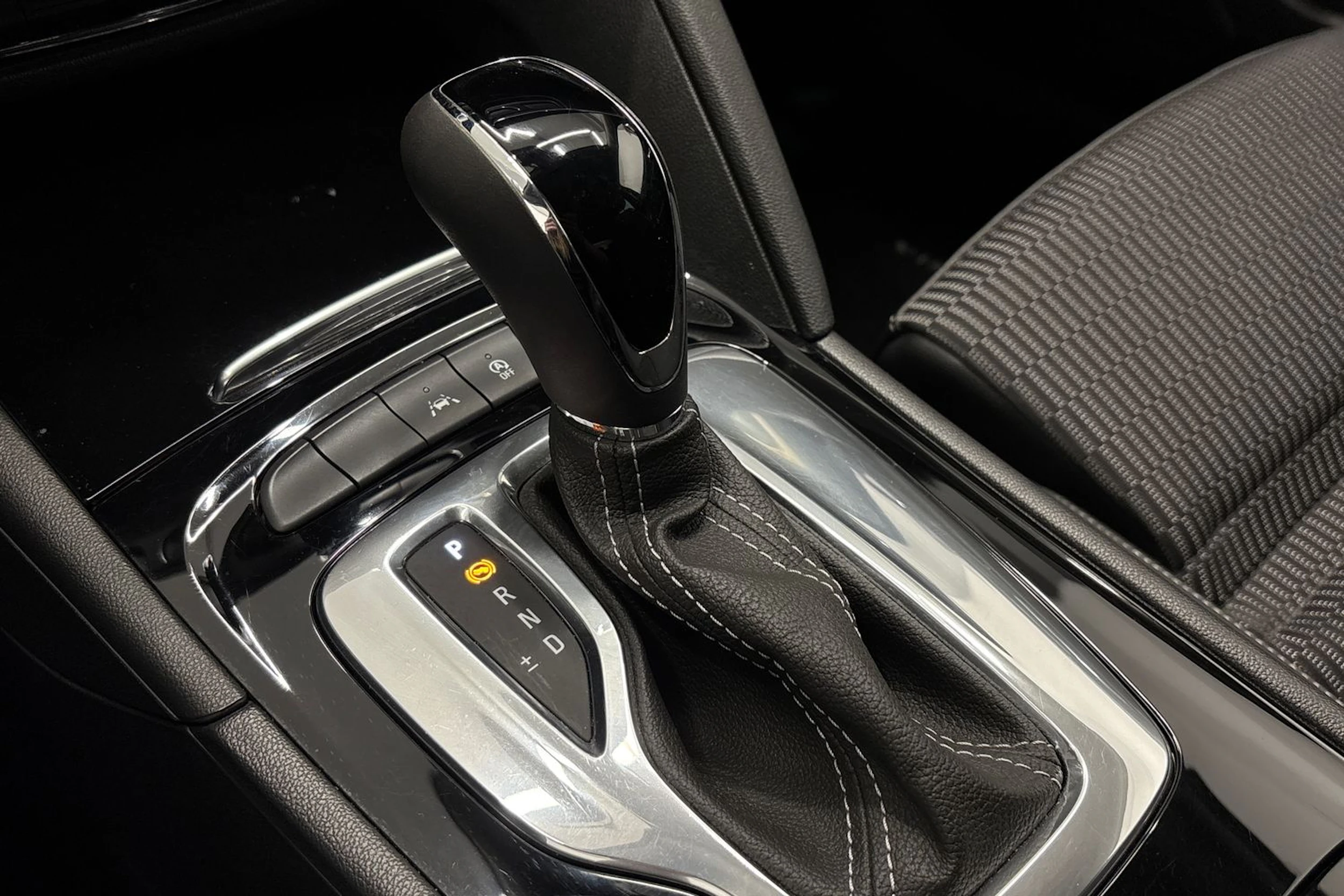 sininen Opel Insignia 2018 kuva 21.