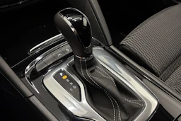 sininen Opel Insignia 2018 kuva 21.
