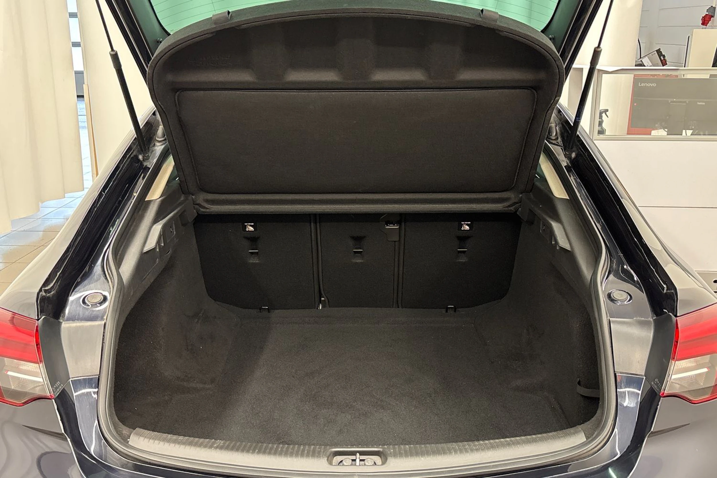 sininen Opel Insignia 2018 kuva 22.