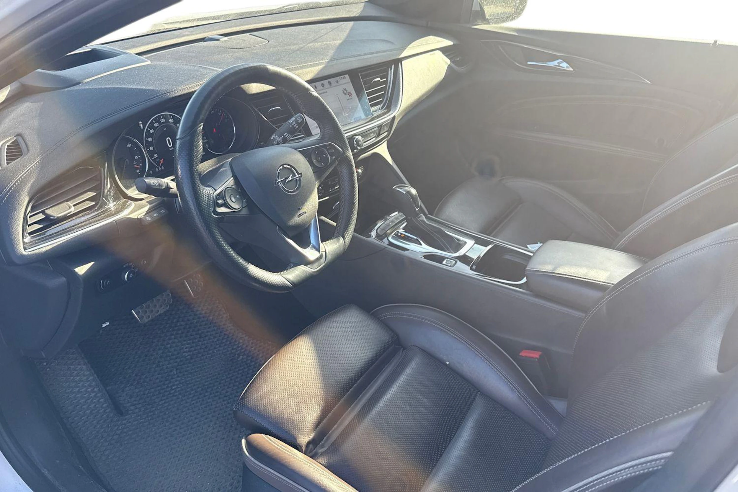 valkoinen Opel Insignia 2018 kuva 3.