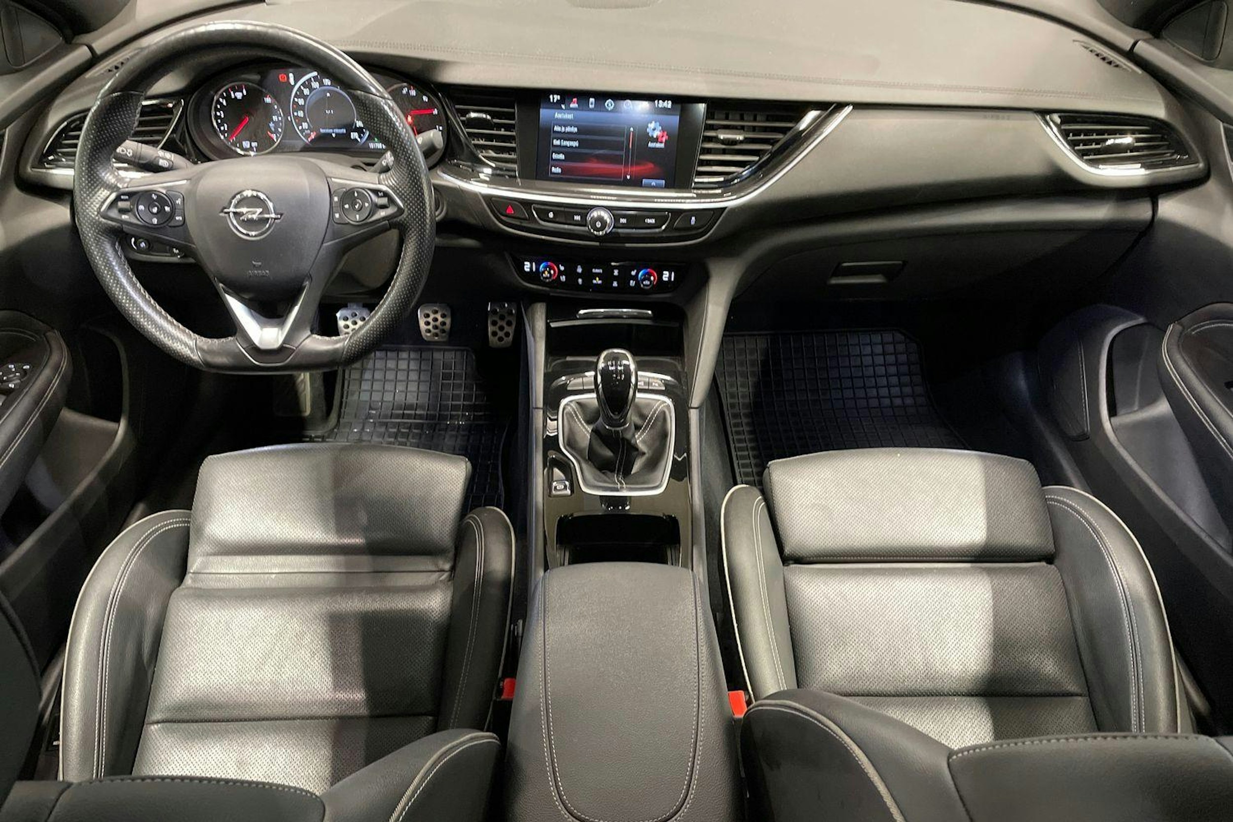 musta Opel Insignia 2018 kuva 9.