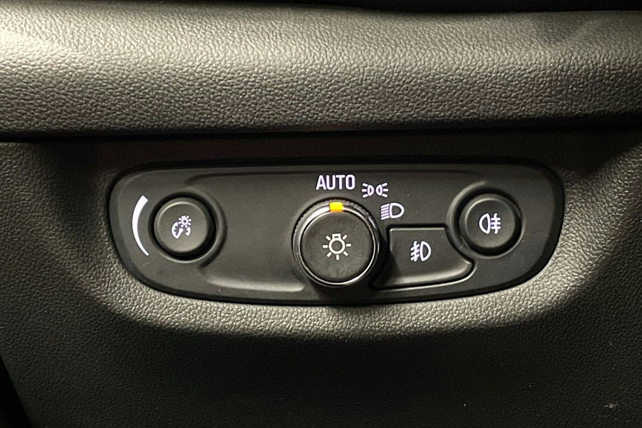 musta Opel Insignia 2018 kuva 23.