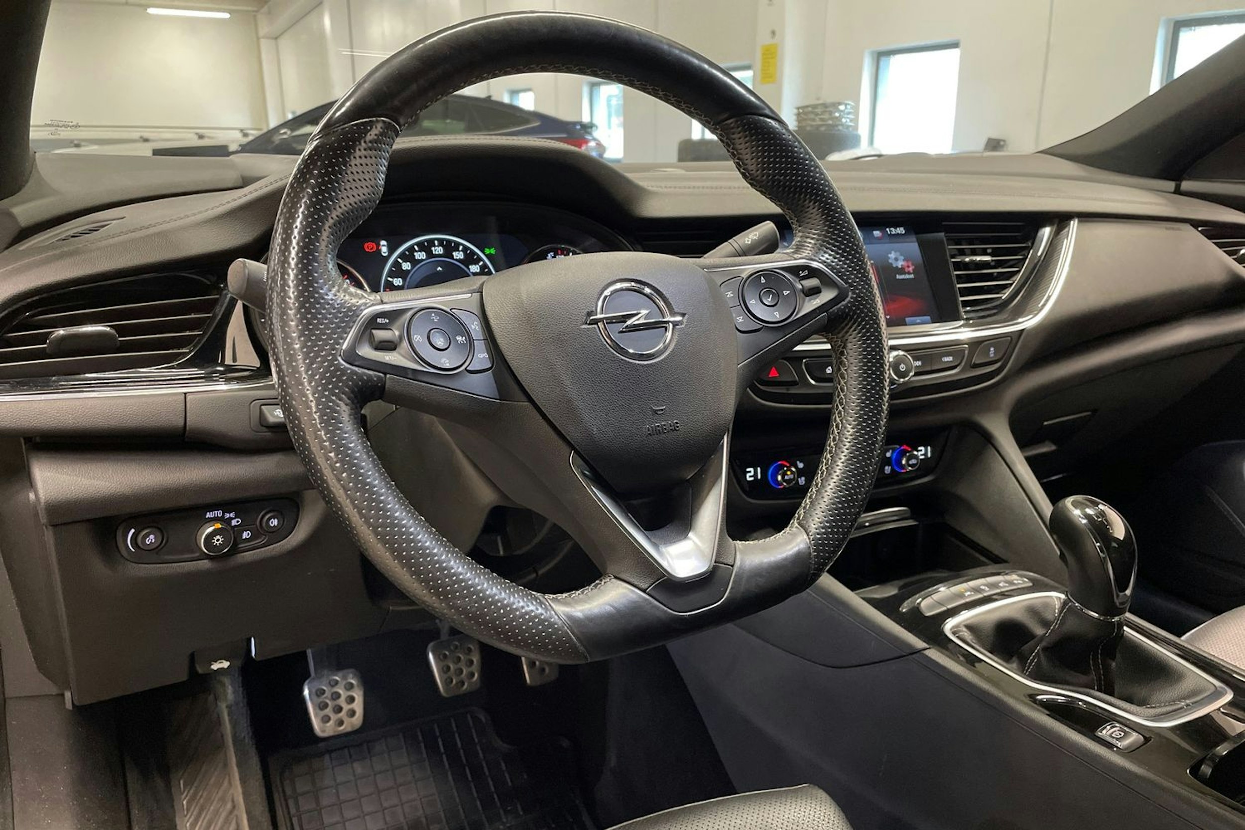 musta Opel Insignia 2018 kuva 26.