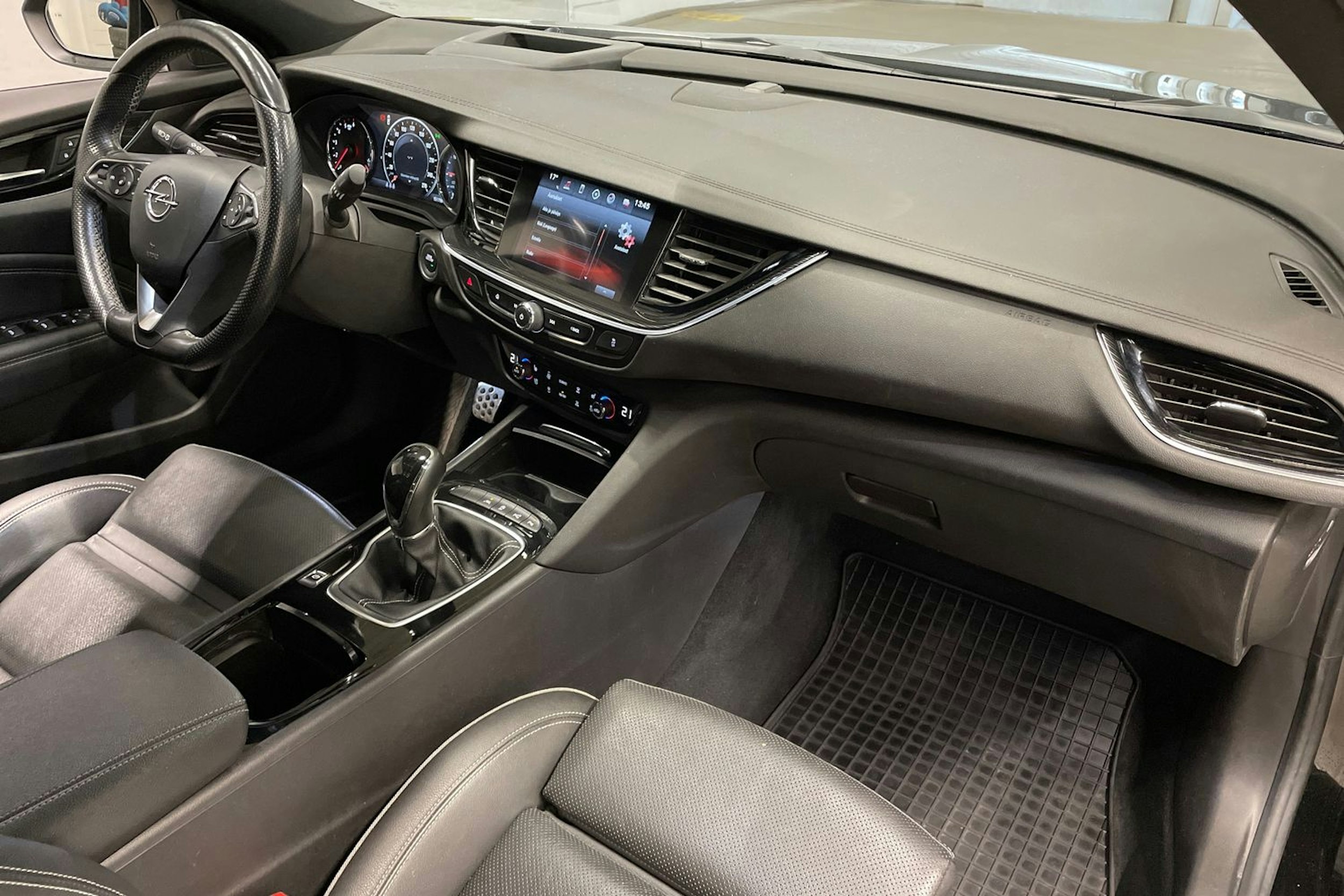 musta Opel Insignia 2018 kuva 28.