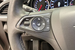Harmaa Opel Insignia 2018 kuva 13.