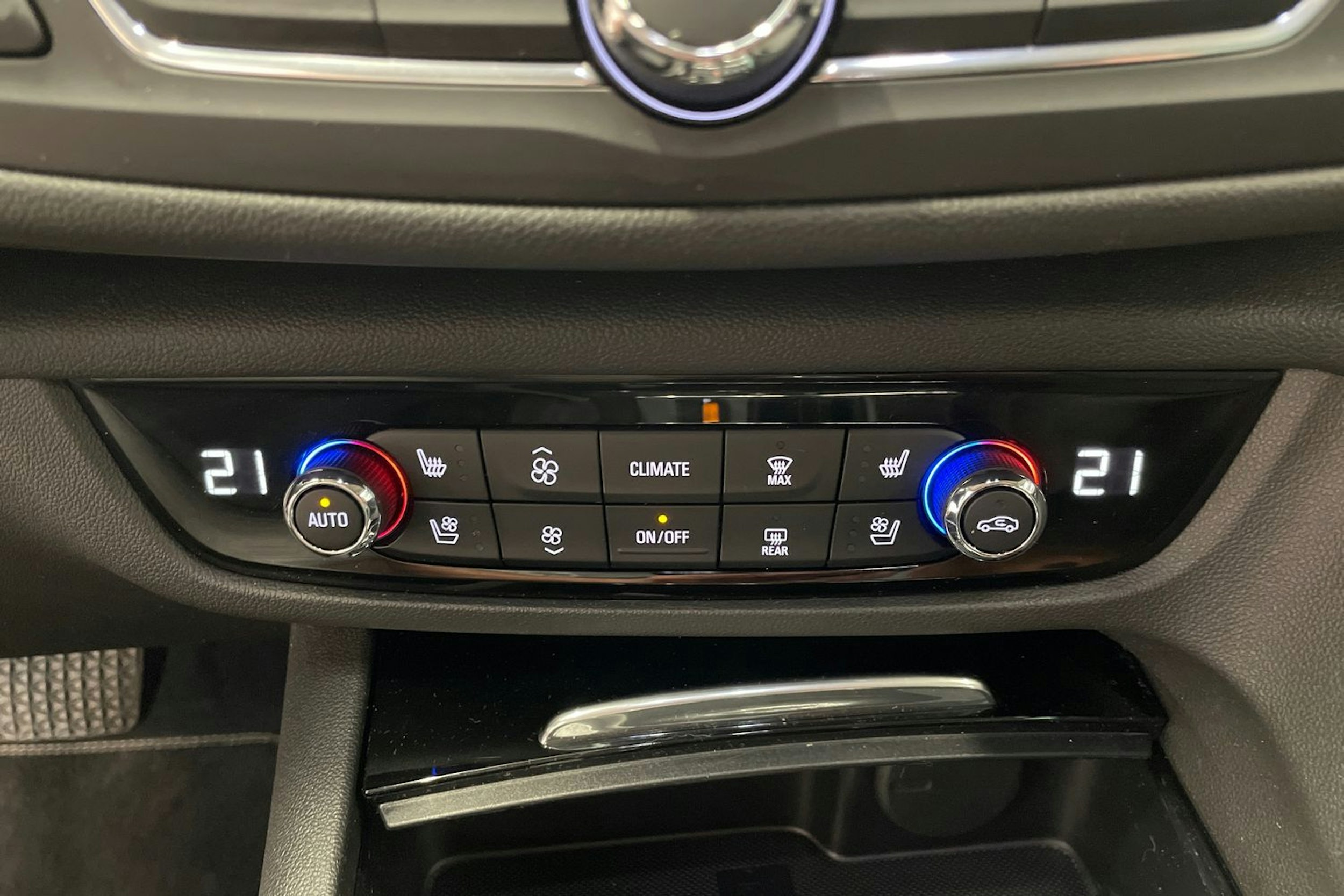 Harmaa Opel Insignia 2018 kuva 15.