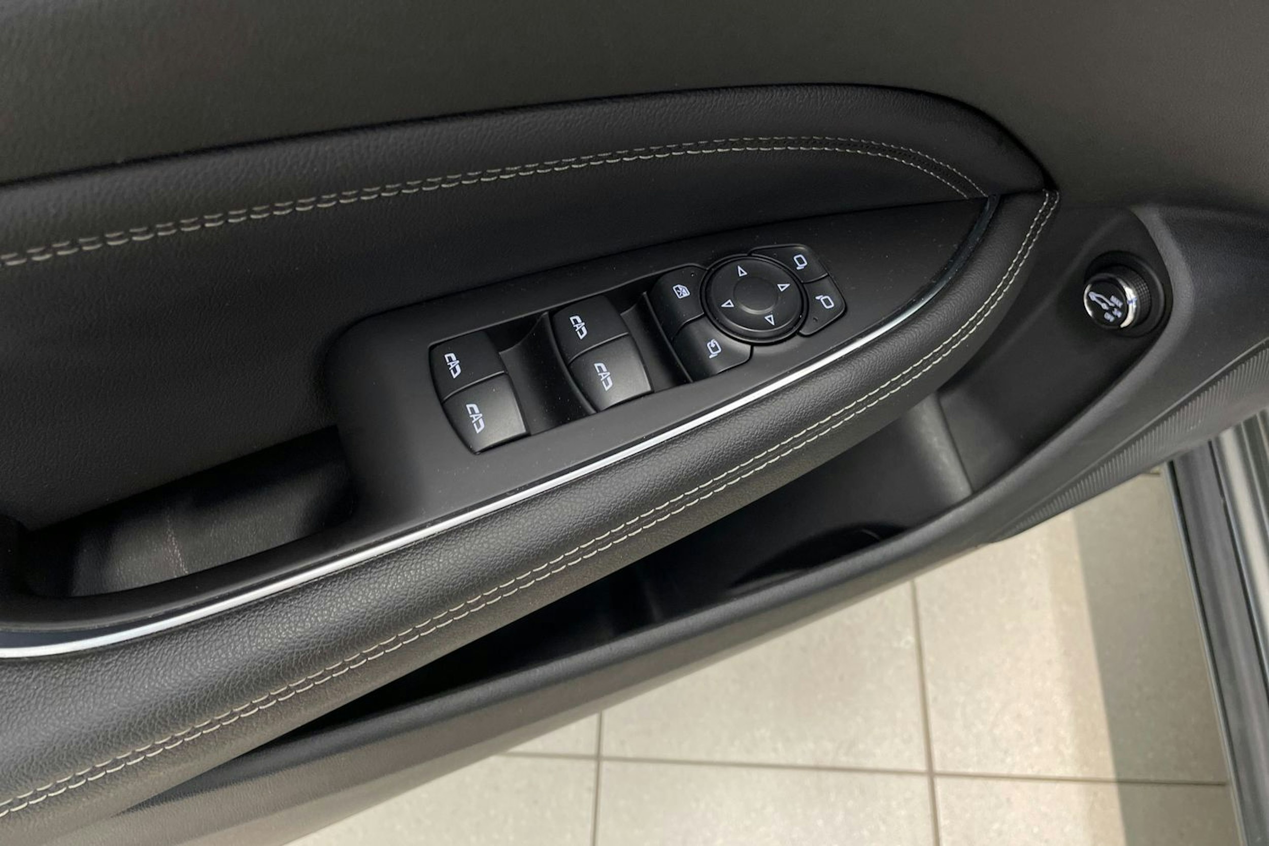 Harmaa Opel Insignia 2018 kuva 17.