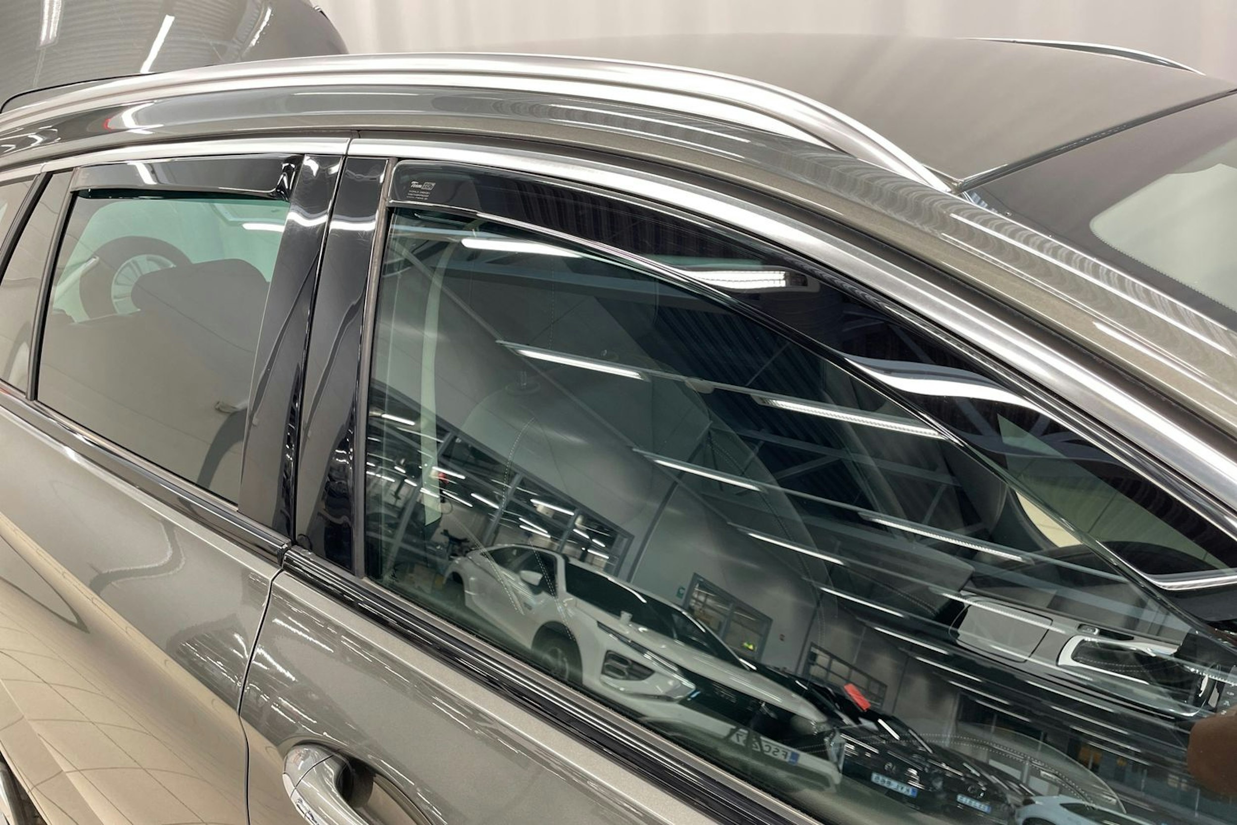 Harmaa Opel Insignia 2018 kuva 28.