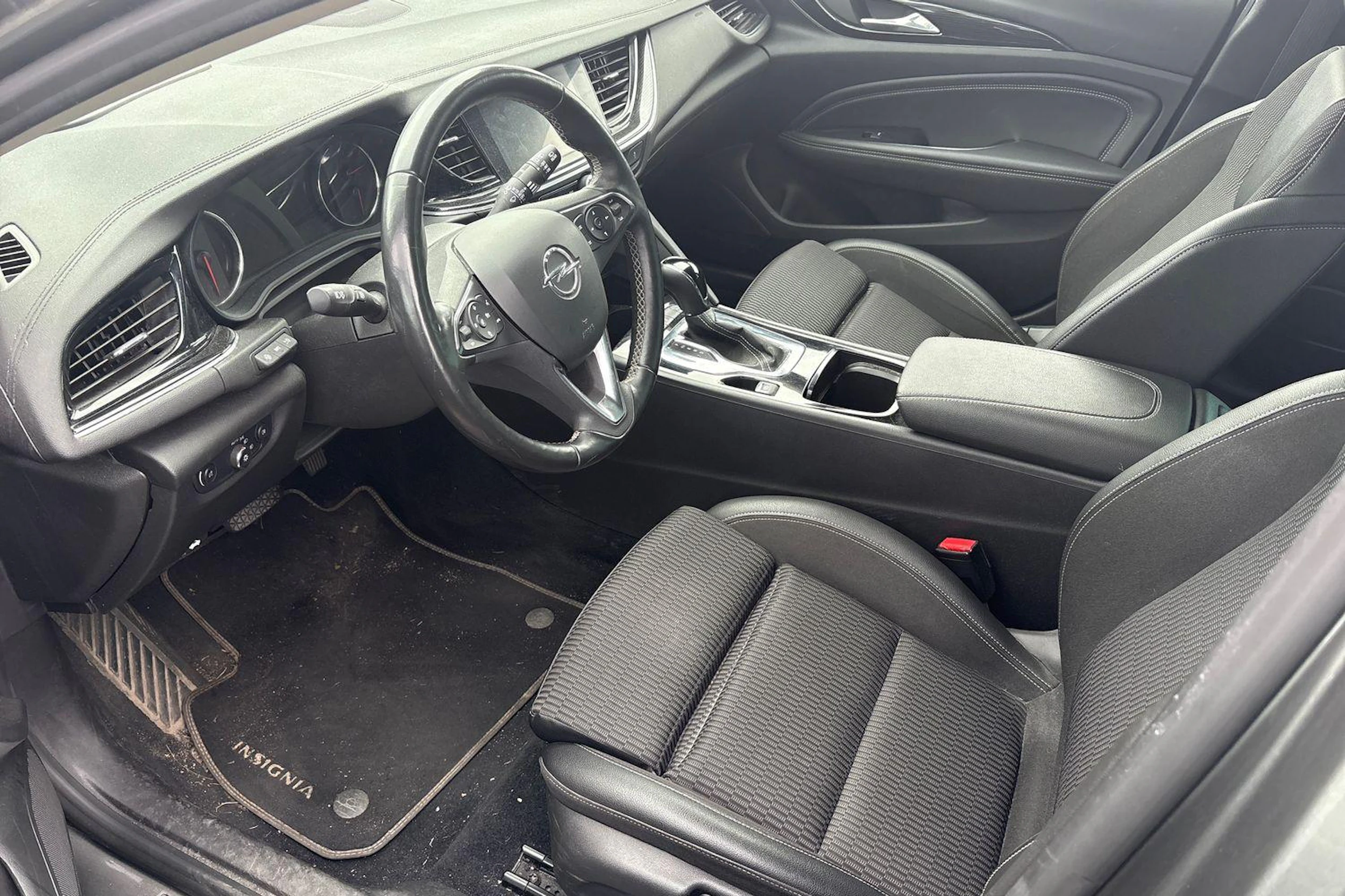 harmaa Opel Insignia 2018 kuva 3.
