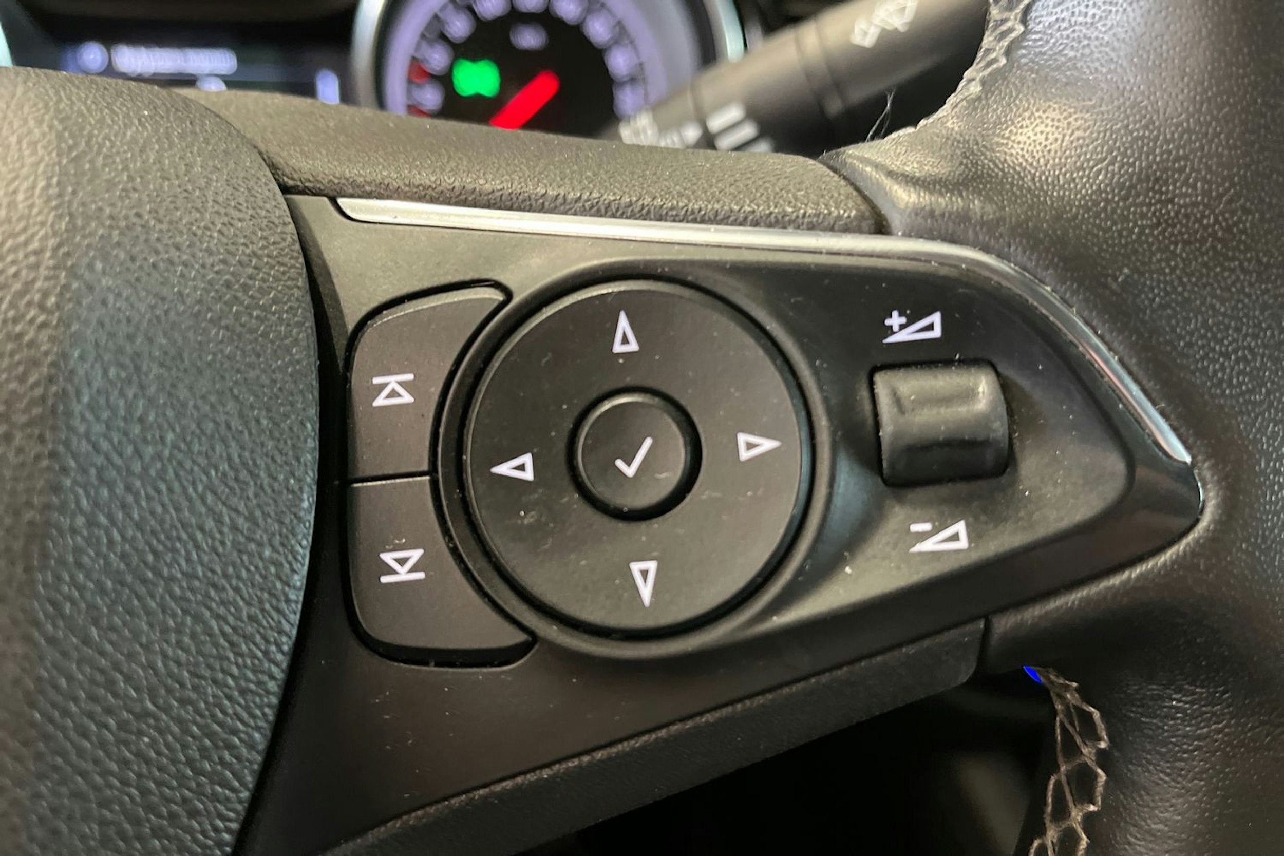 vihreä Opel Insignia 2018 kuva 26.