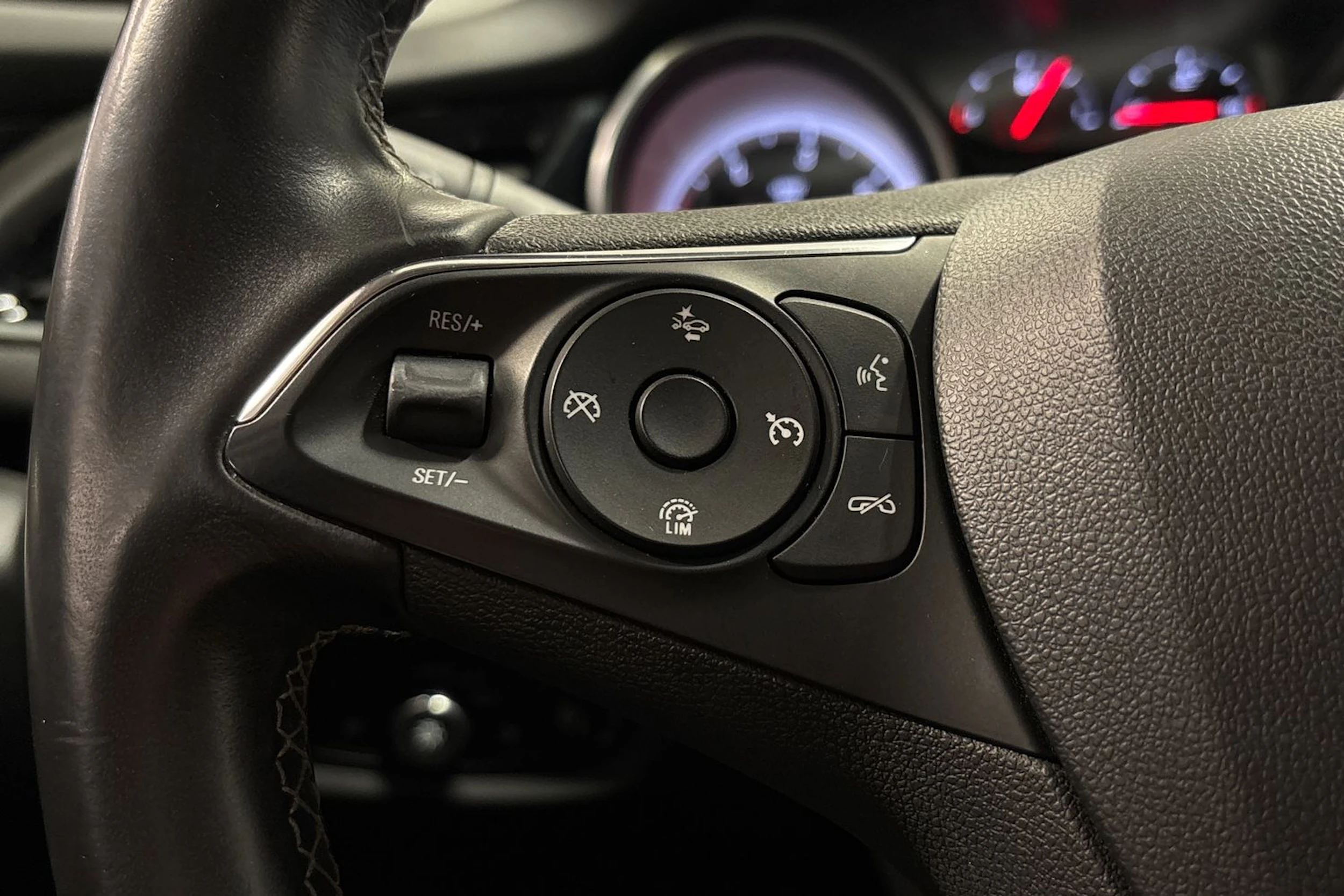 sininen Opel Insignia 2018 kuva 13.