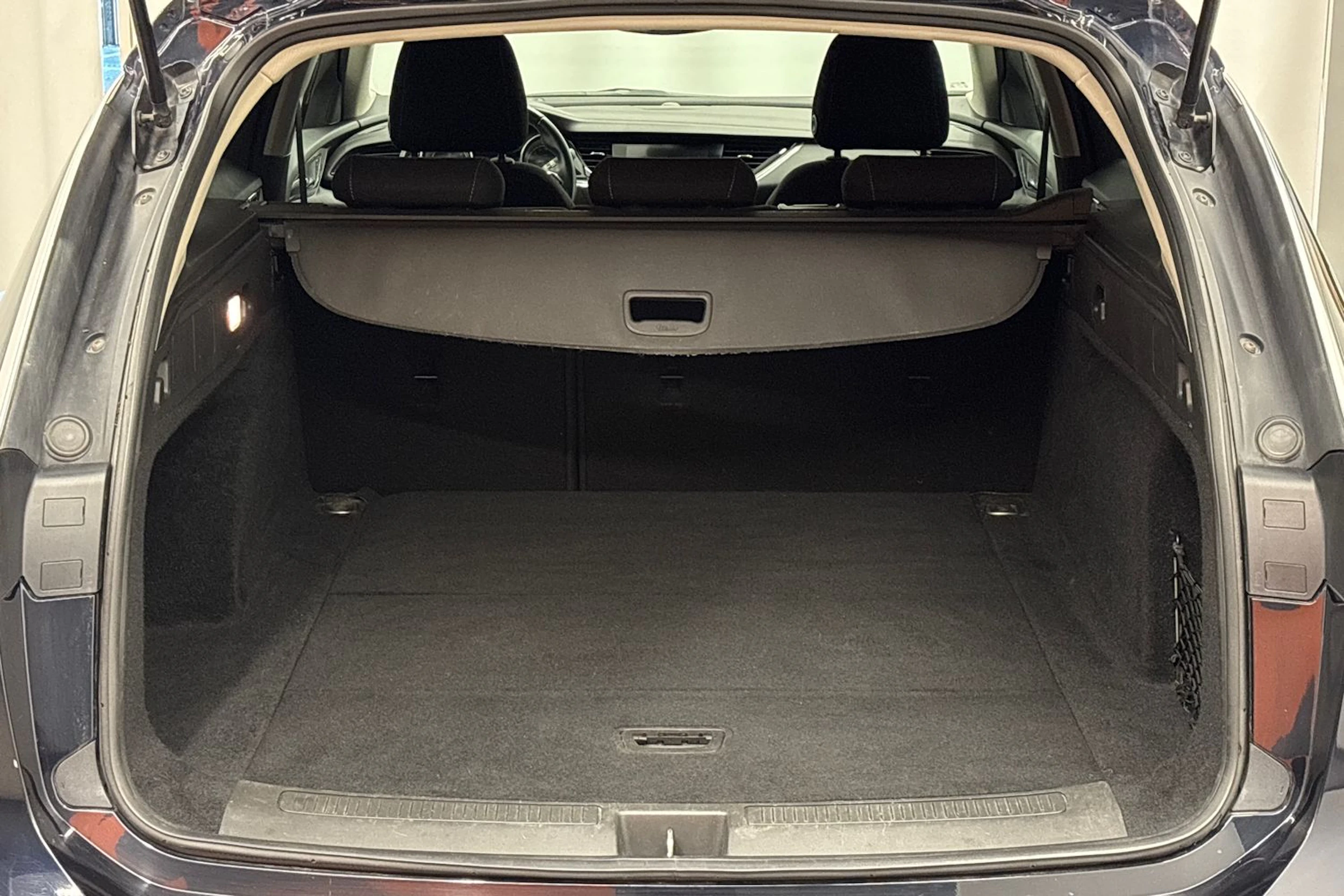 sininen Opel Insignia 2018 kuva 21.