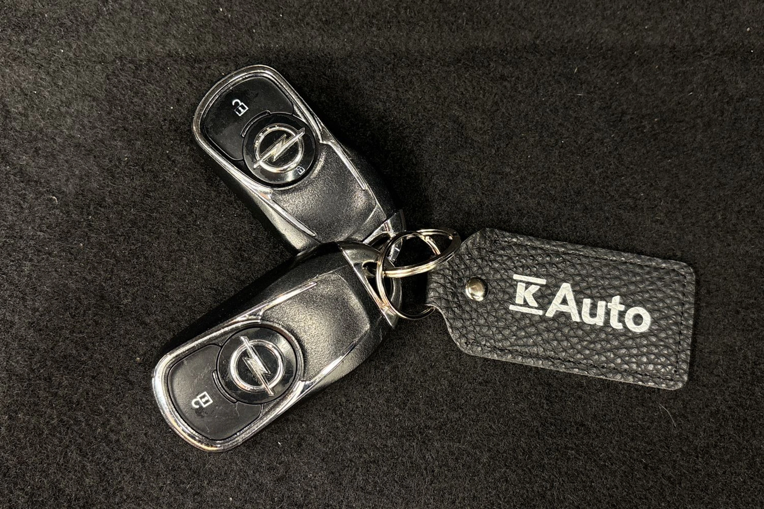 sininen Opel Insignia 2018 kuva 22.