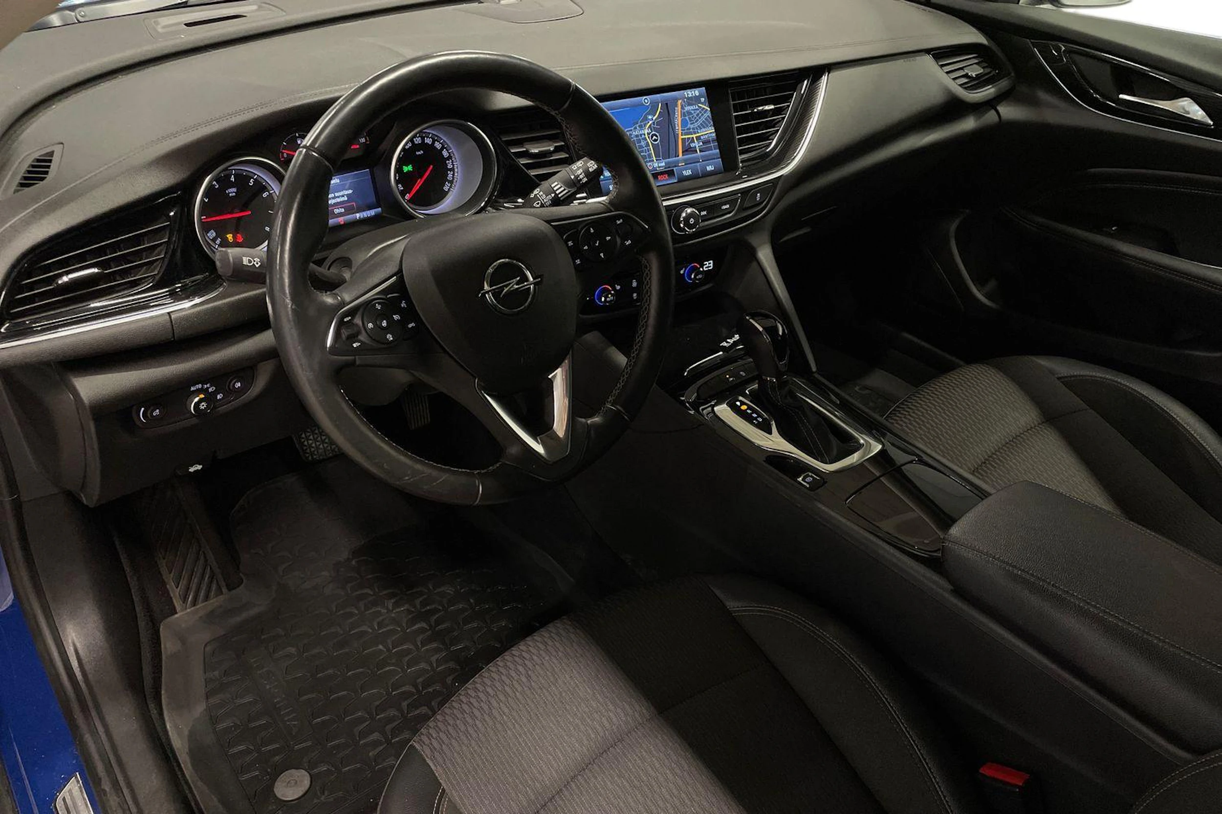 Sininen Opel Insignia 2018 kuva 8.