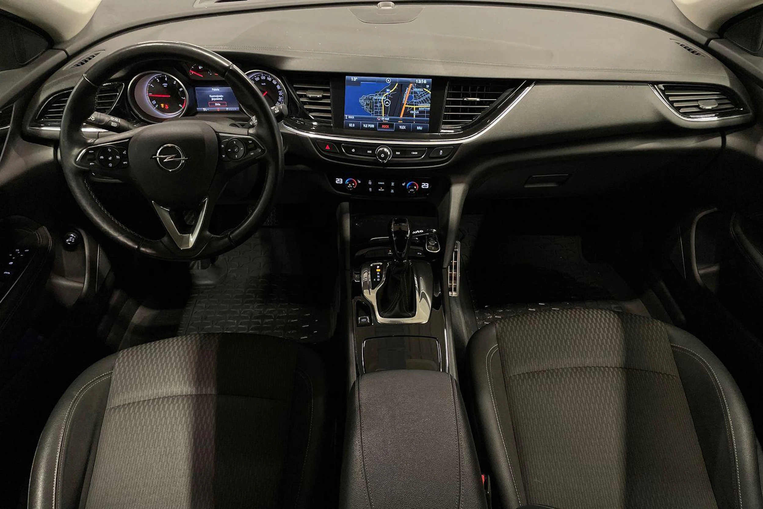 Sininen Opel Insignia 2018 kuva 9.