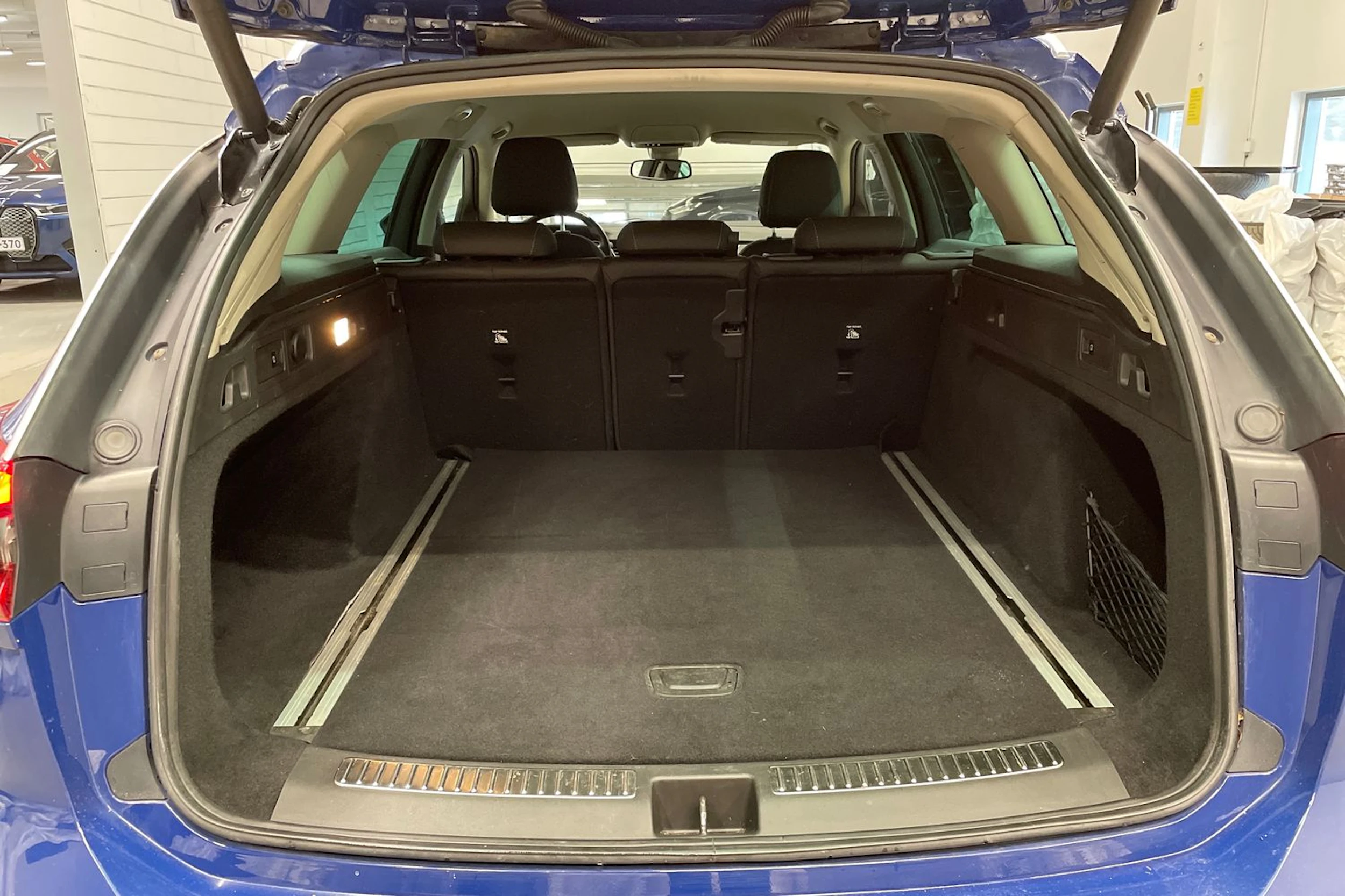 Sininen Opel Insignia 2018 kuva 16.
