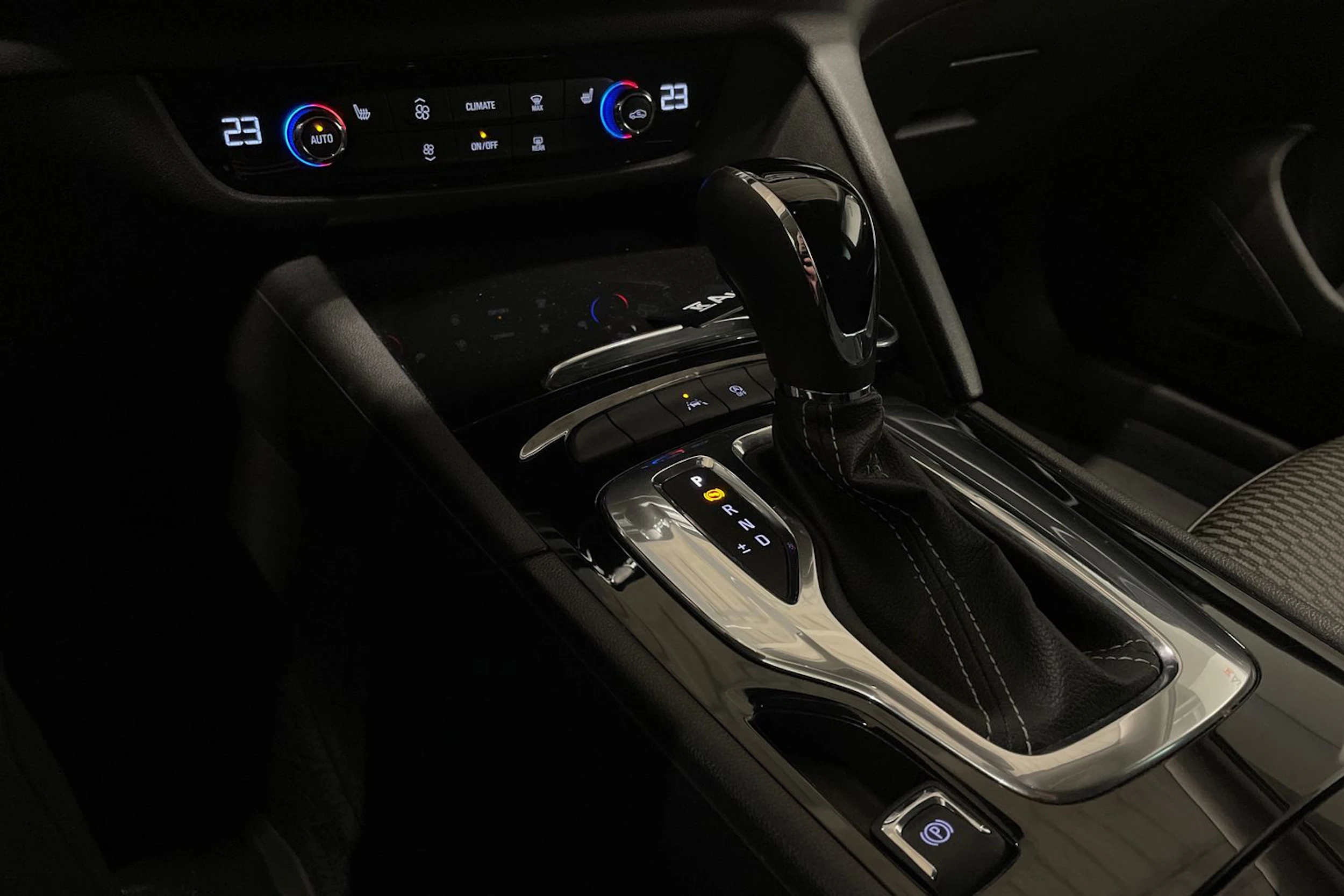 Sininen Opel Insignia 2018 kuva 21.