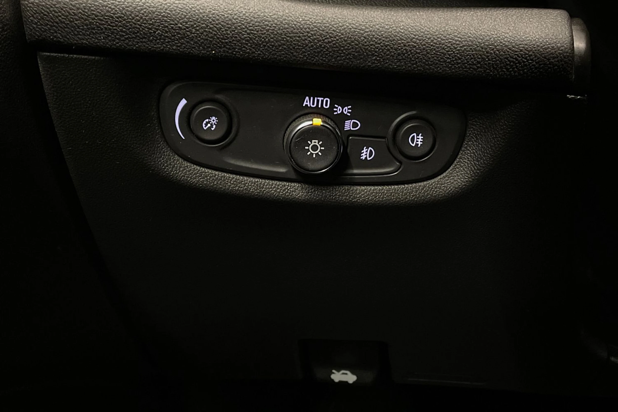 Sininen Opel Insignia 2018 kuva 22.