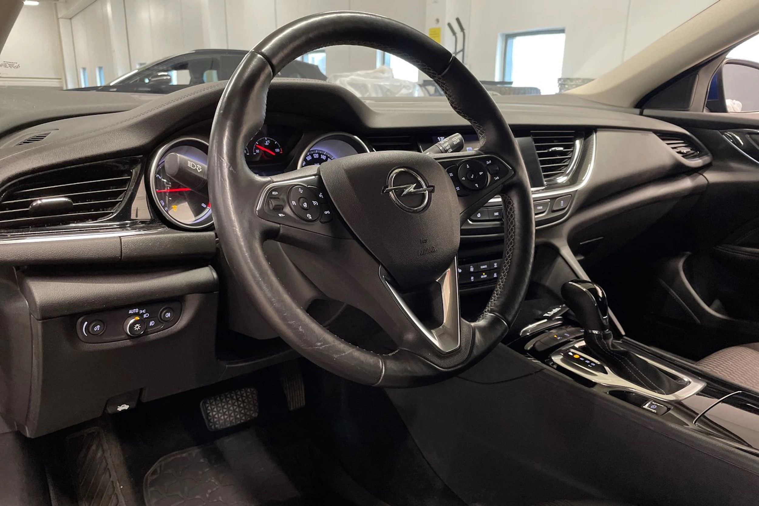 Sininen Opel Insignia 2018 kuva 26.