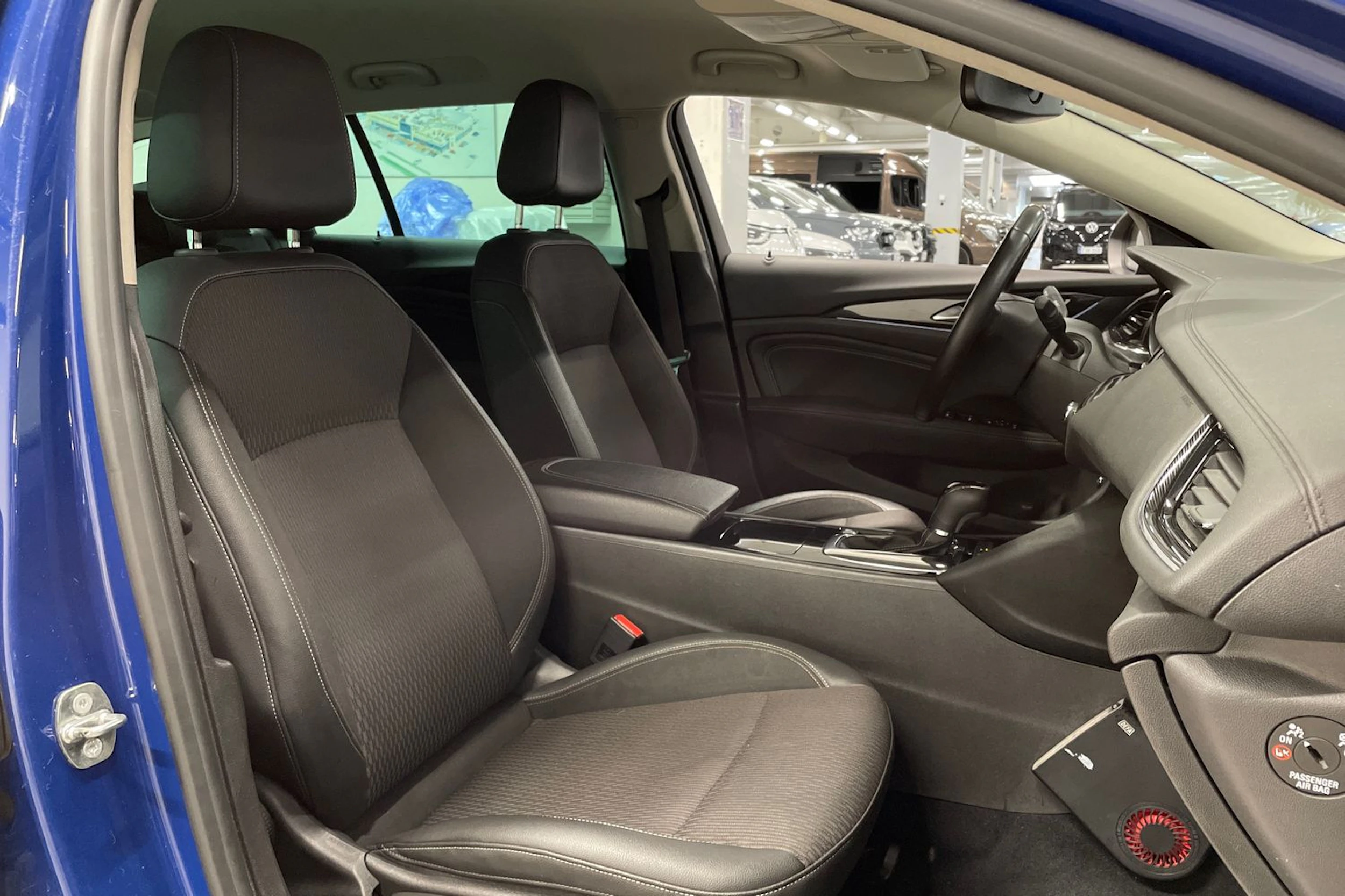 Sininen Opel Insignia 2018 kuva 27.