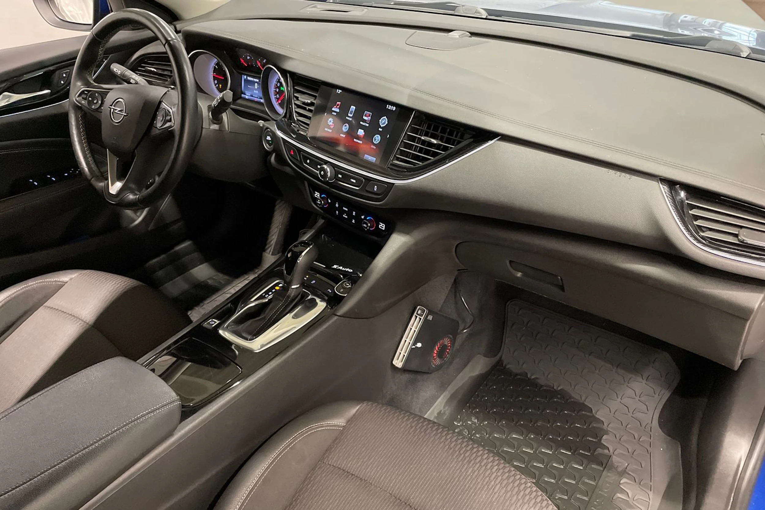 Sininen Opel Insignia 2018 kuva 28.