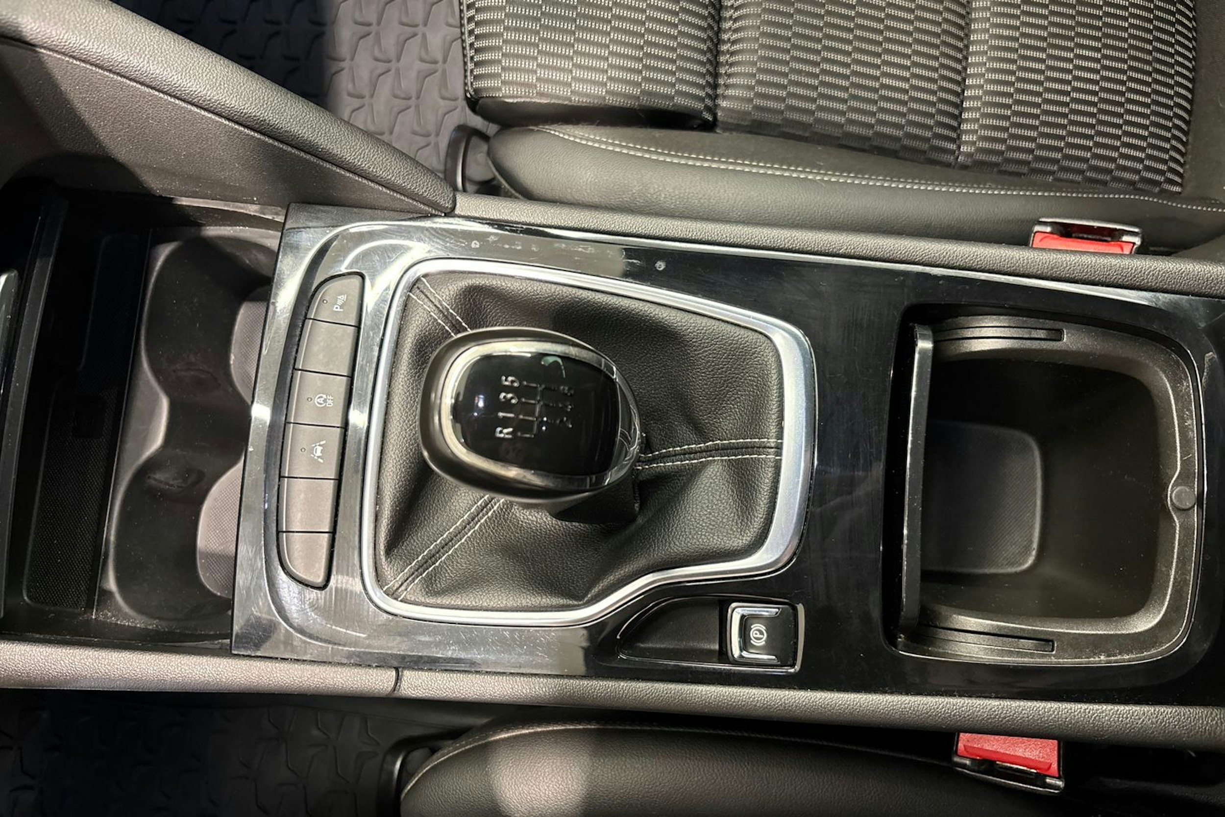 Musta Opel Insignia 2018 kuva 21.