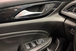 Musta Opel Insignia 2018 kuva 22.