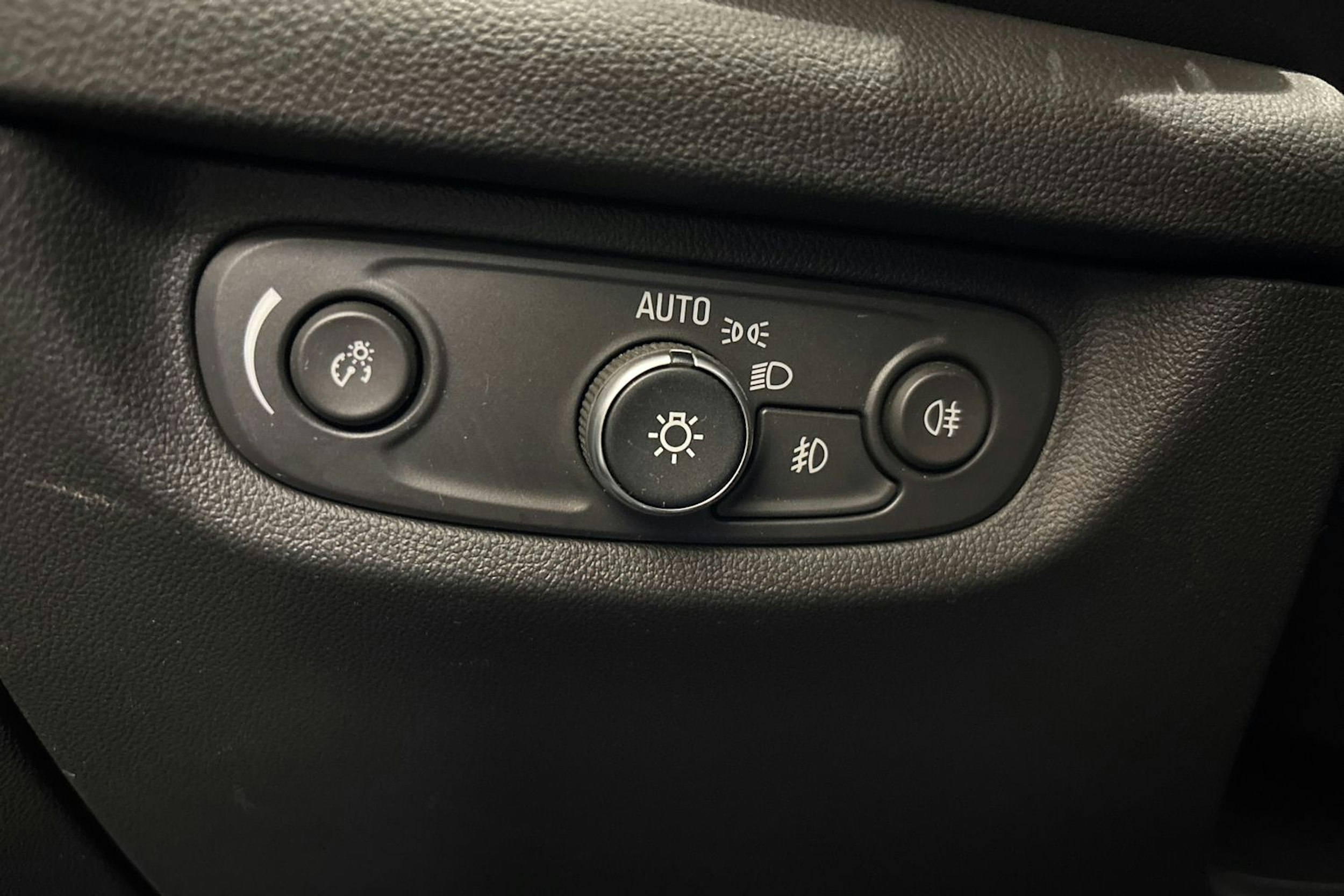 Musta Opel Insignia 2018 kuva 23.