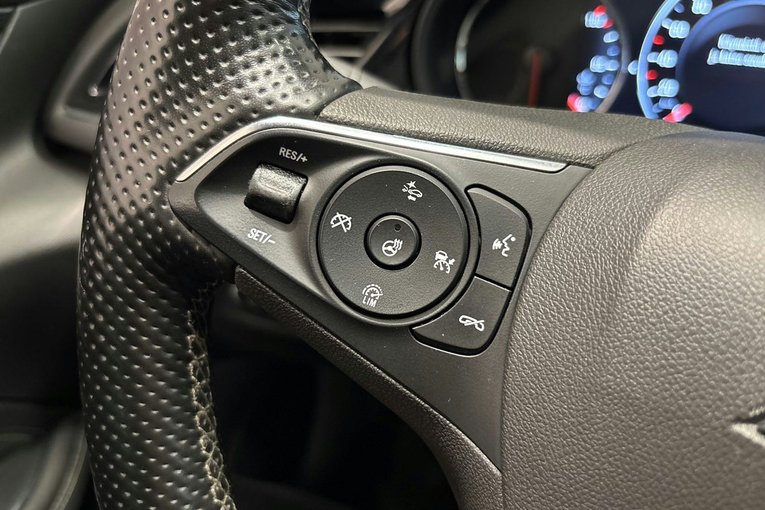 Musta Opel Insignia 2018 kuva 24.