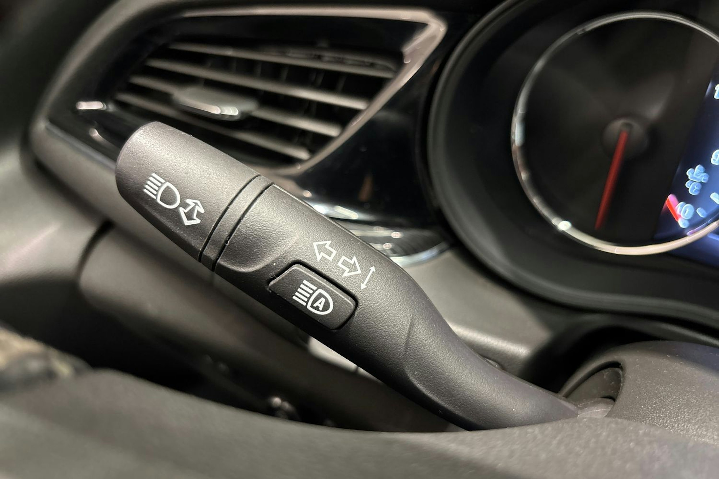 Musta Opel Insignia 2018 kuva 25.