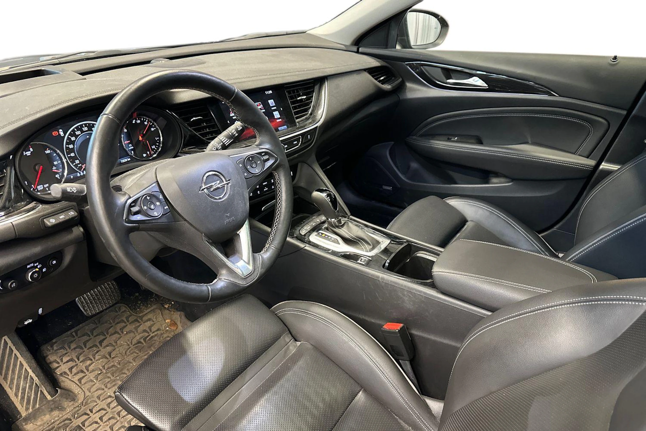 musta Opel Insignia 2018 kuva 3.