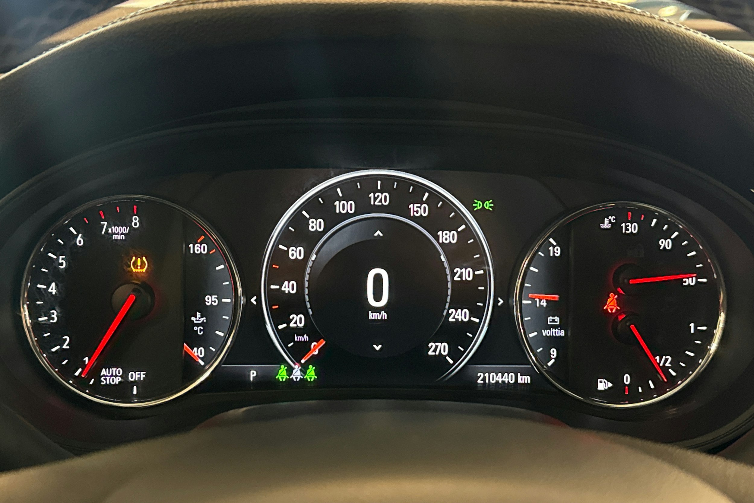 valkoinen Opel Insignia 2018 kuva 12.