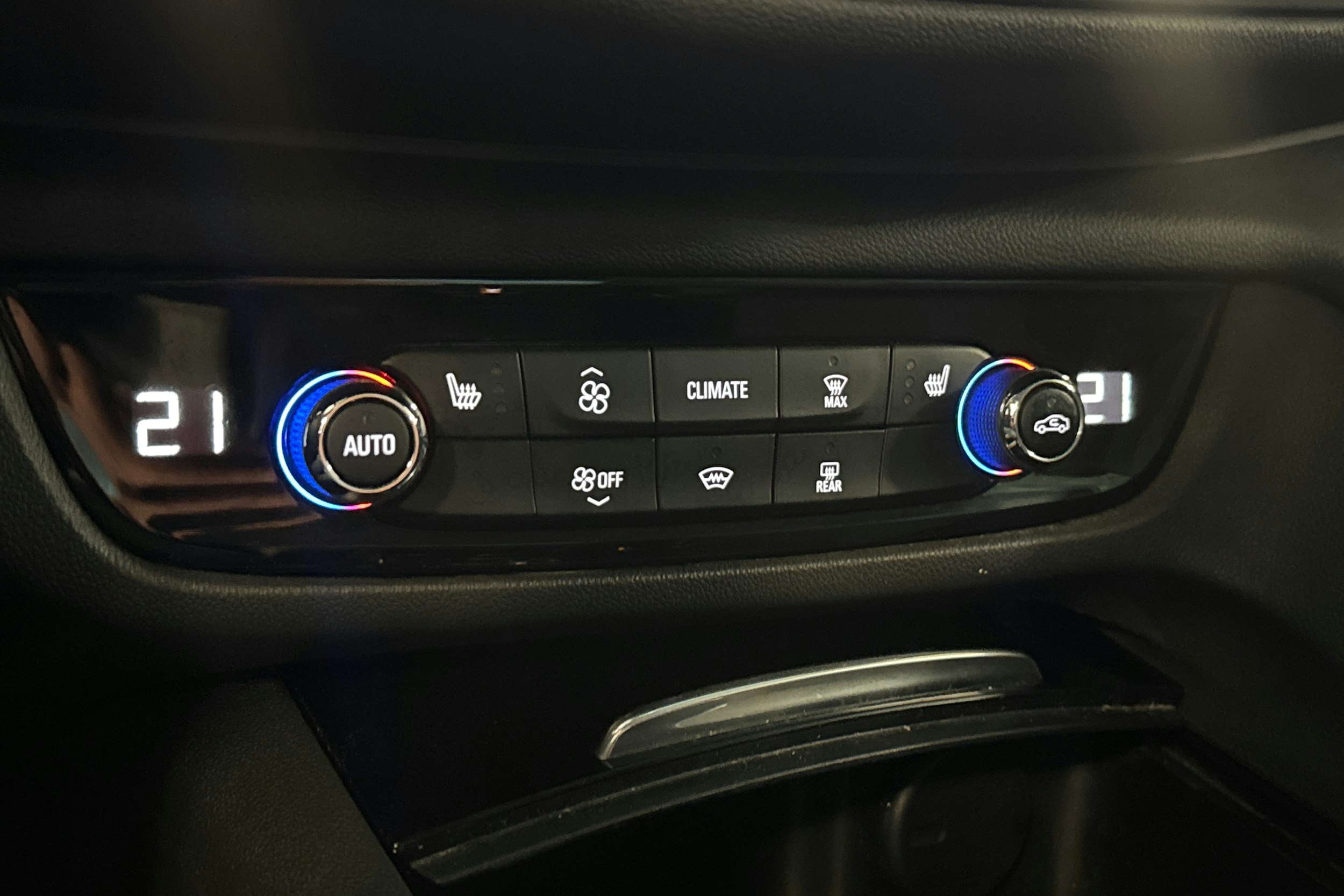 valkoinen Opel Insignia 2018 kuva 18.