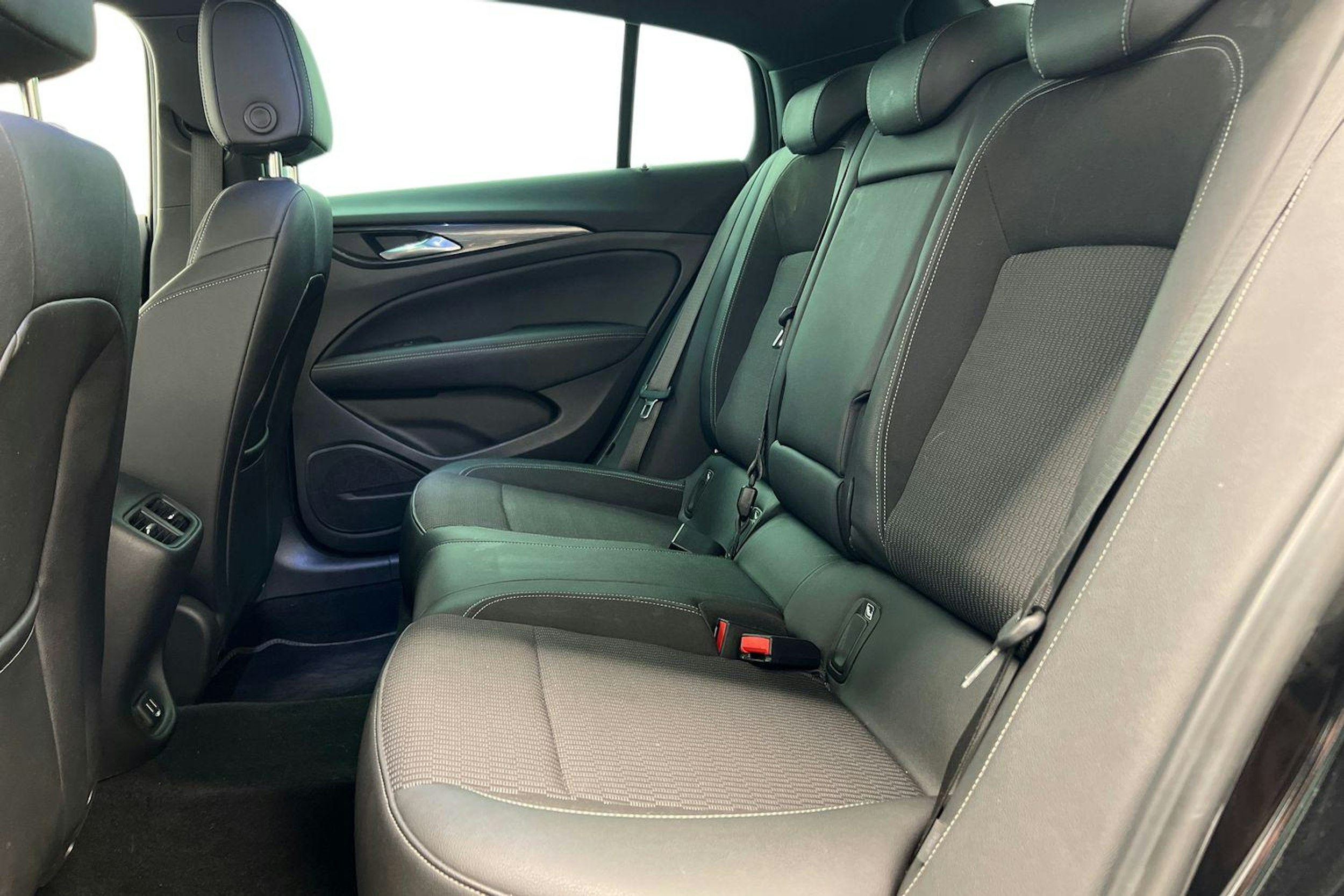 musta Opel Insignia 2019 kuva 10.