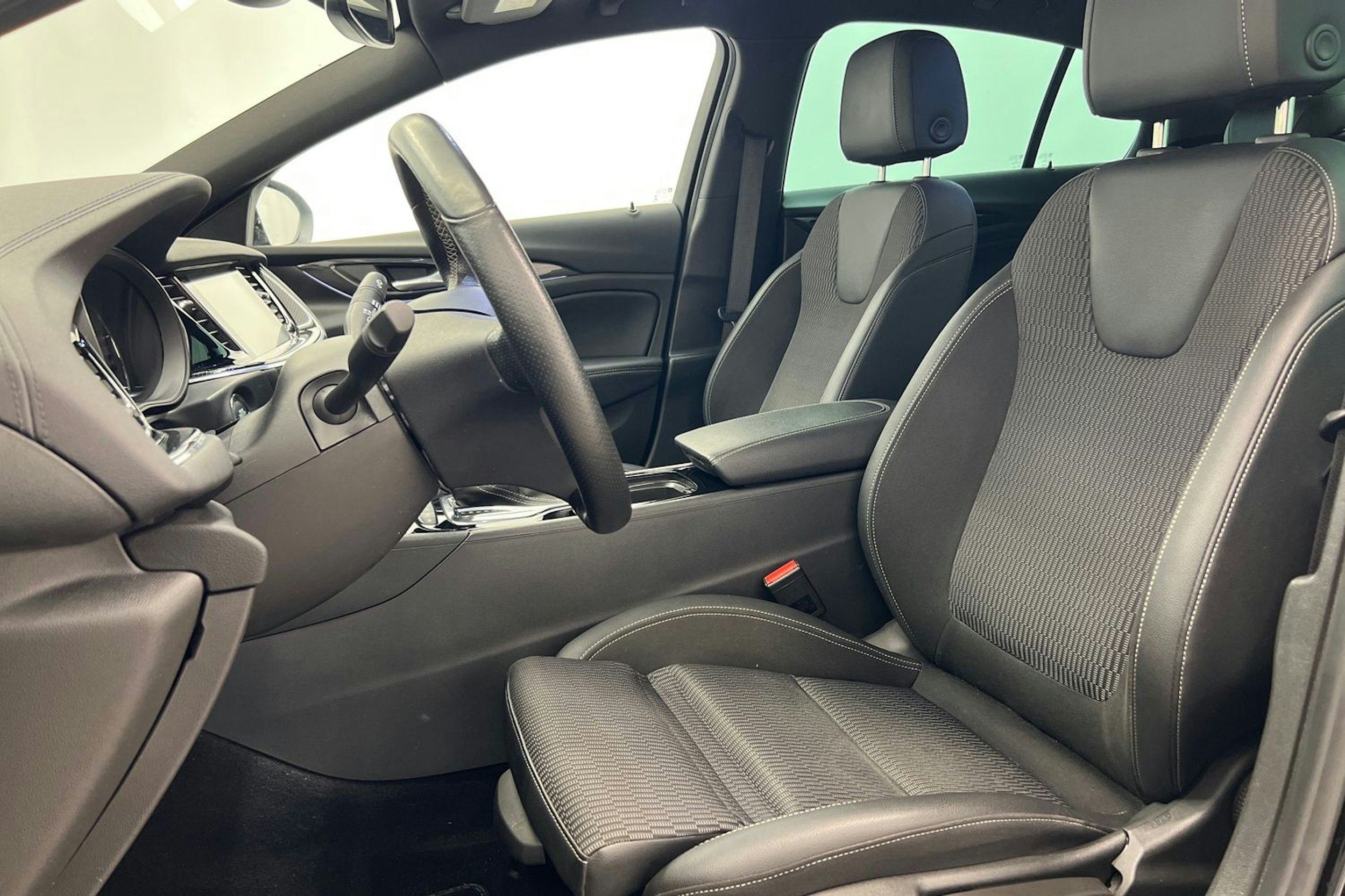 musta Opel Insignia 2019 kuva 16.