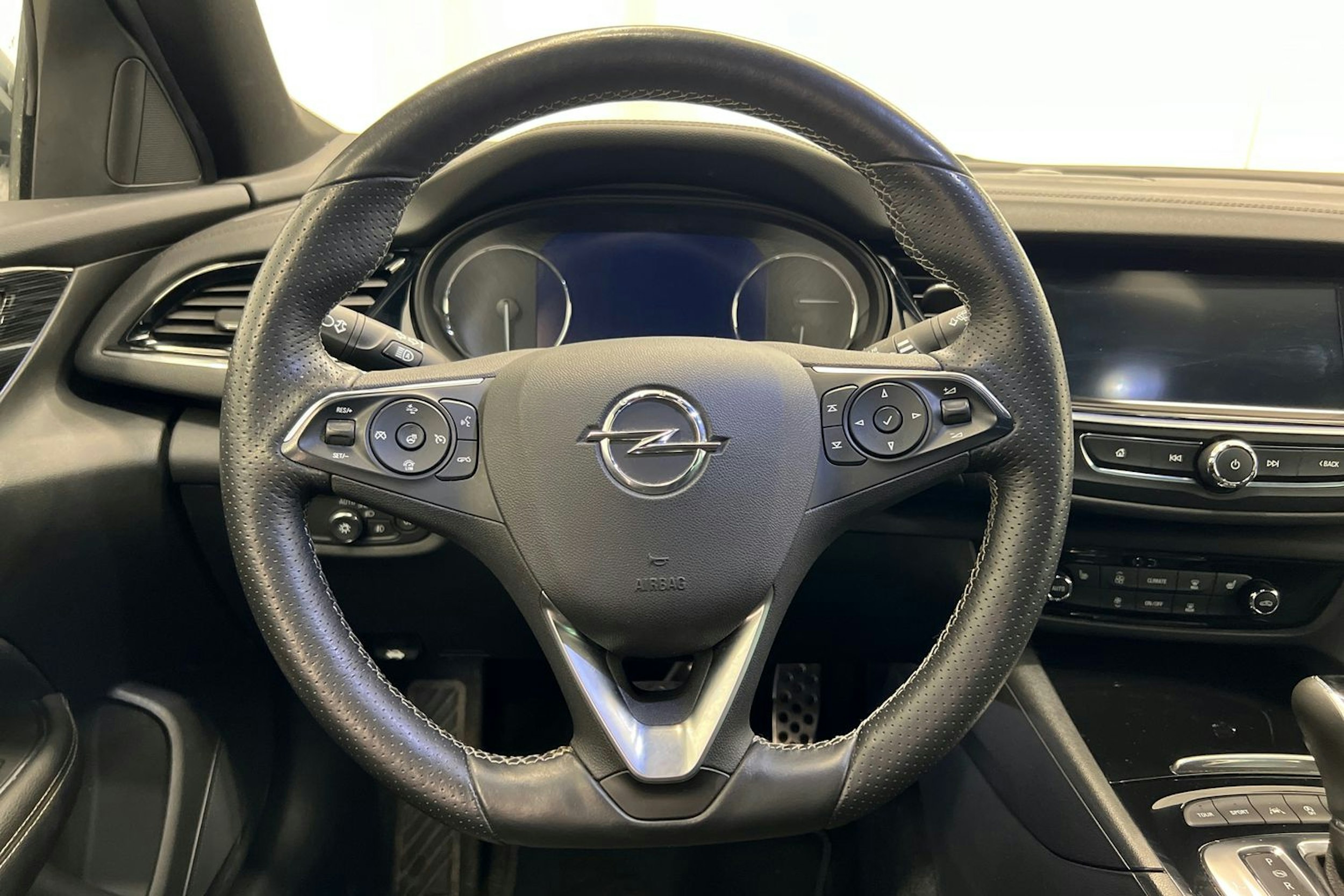 musta Opel Insignia 2019 kuva 17.