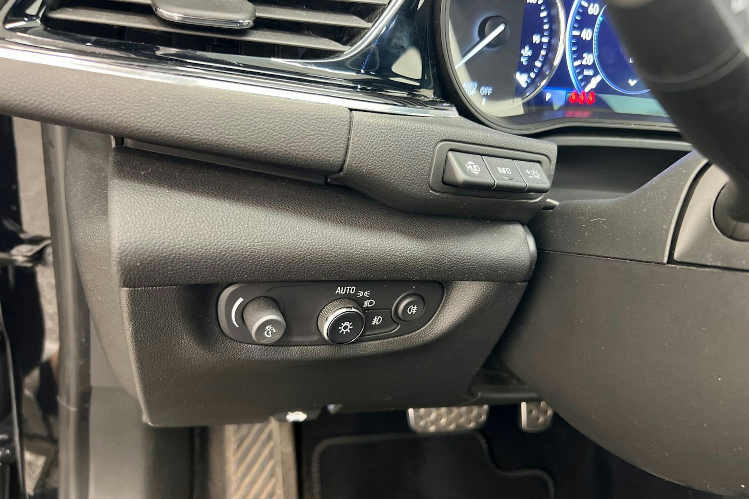 musta Opel Insignia 2019 kuva 20.