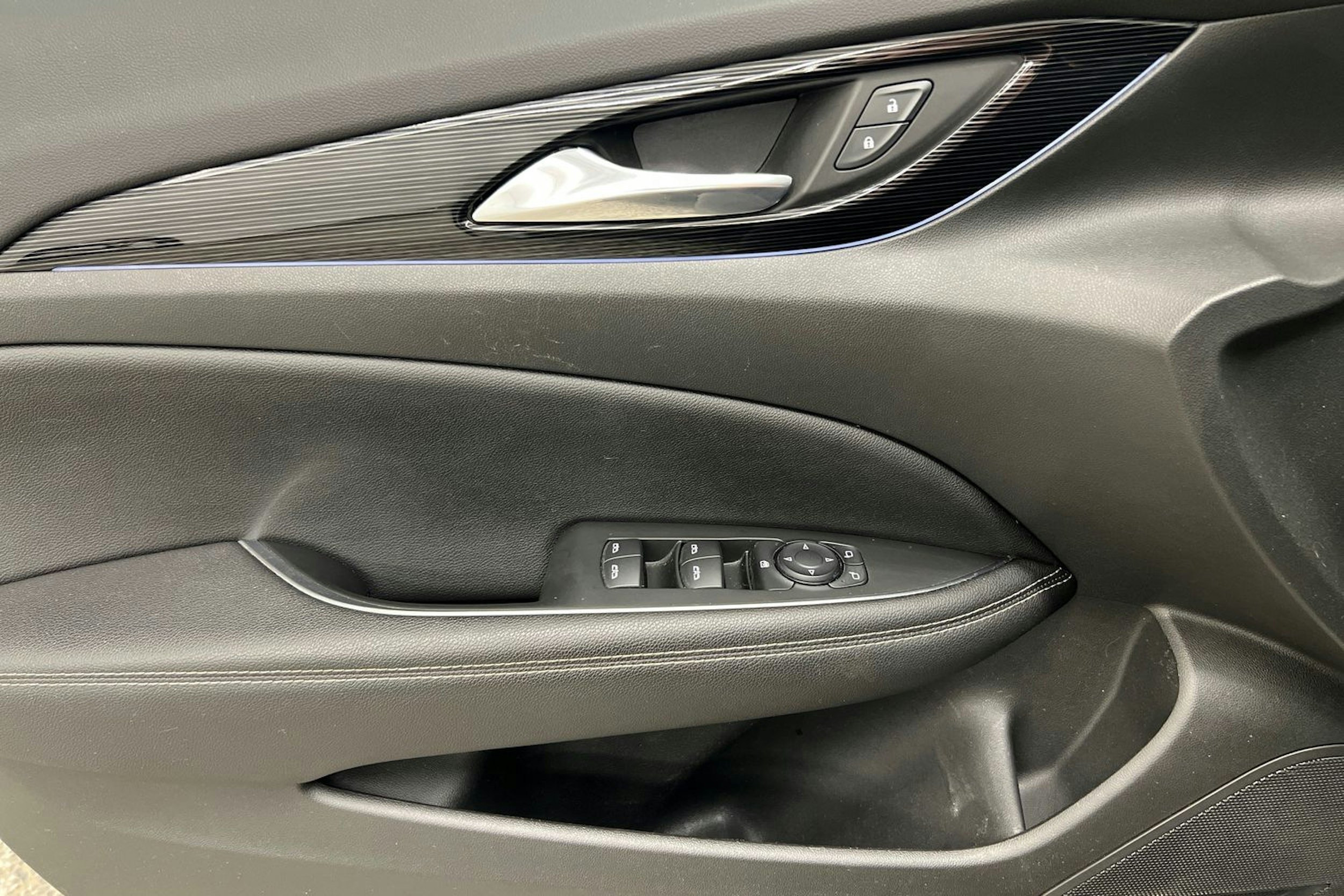 musta Opel Insignia 2019 kuva 22.