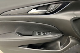 musta Opel Insignia 2019 kuva 22.