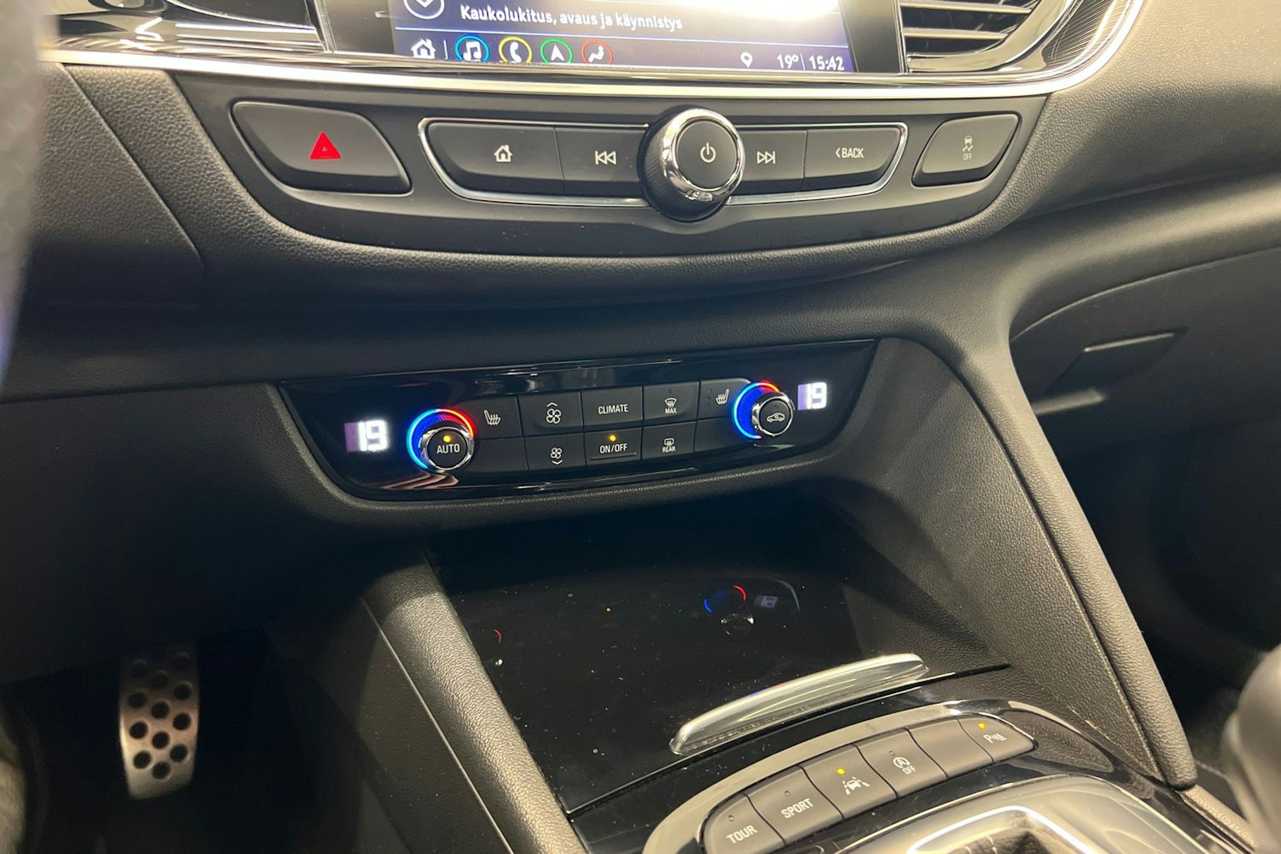 musta Opel Insignia 2019 kuva 32.