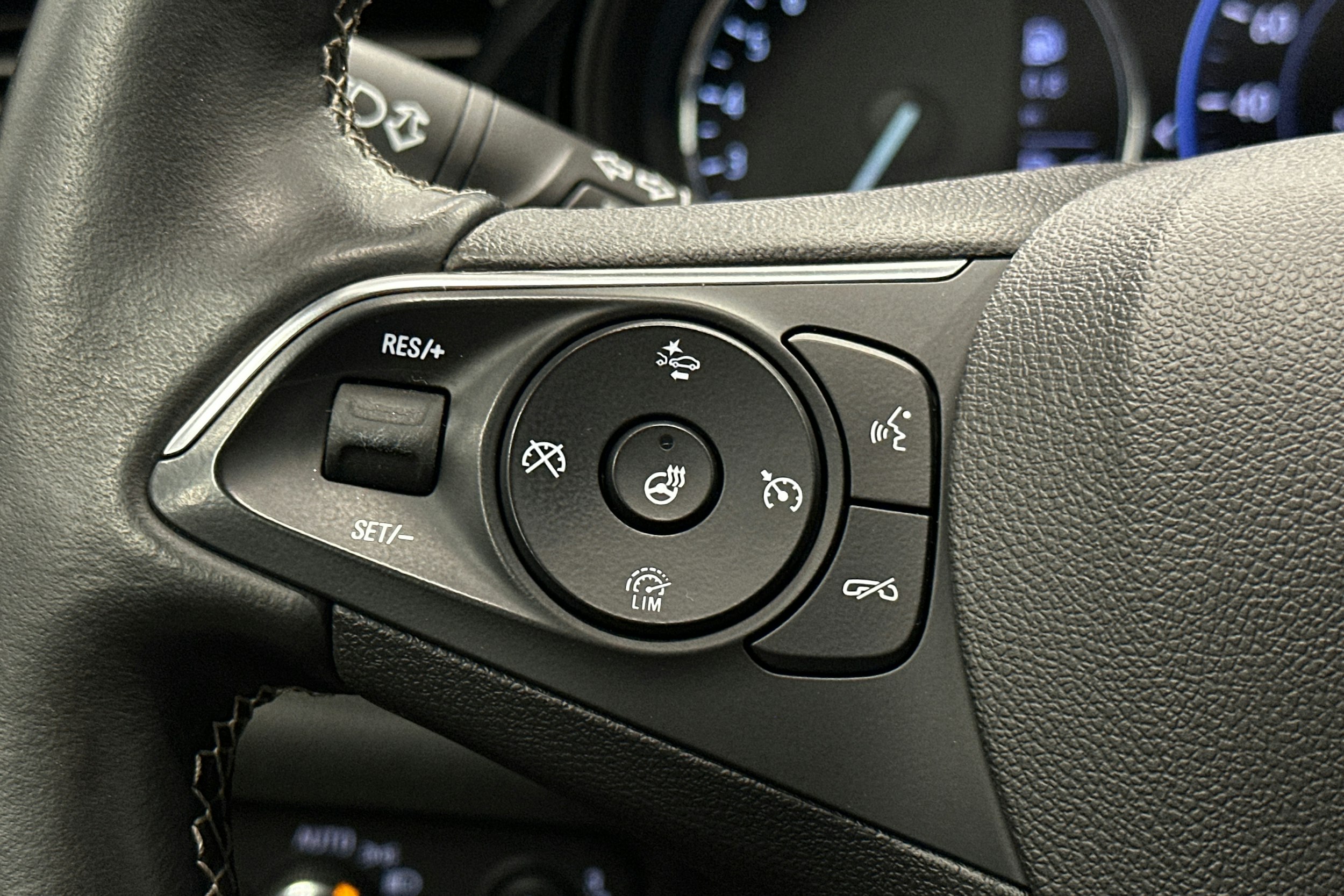 valkoinen Opel Insignia 2019 kuva 18.